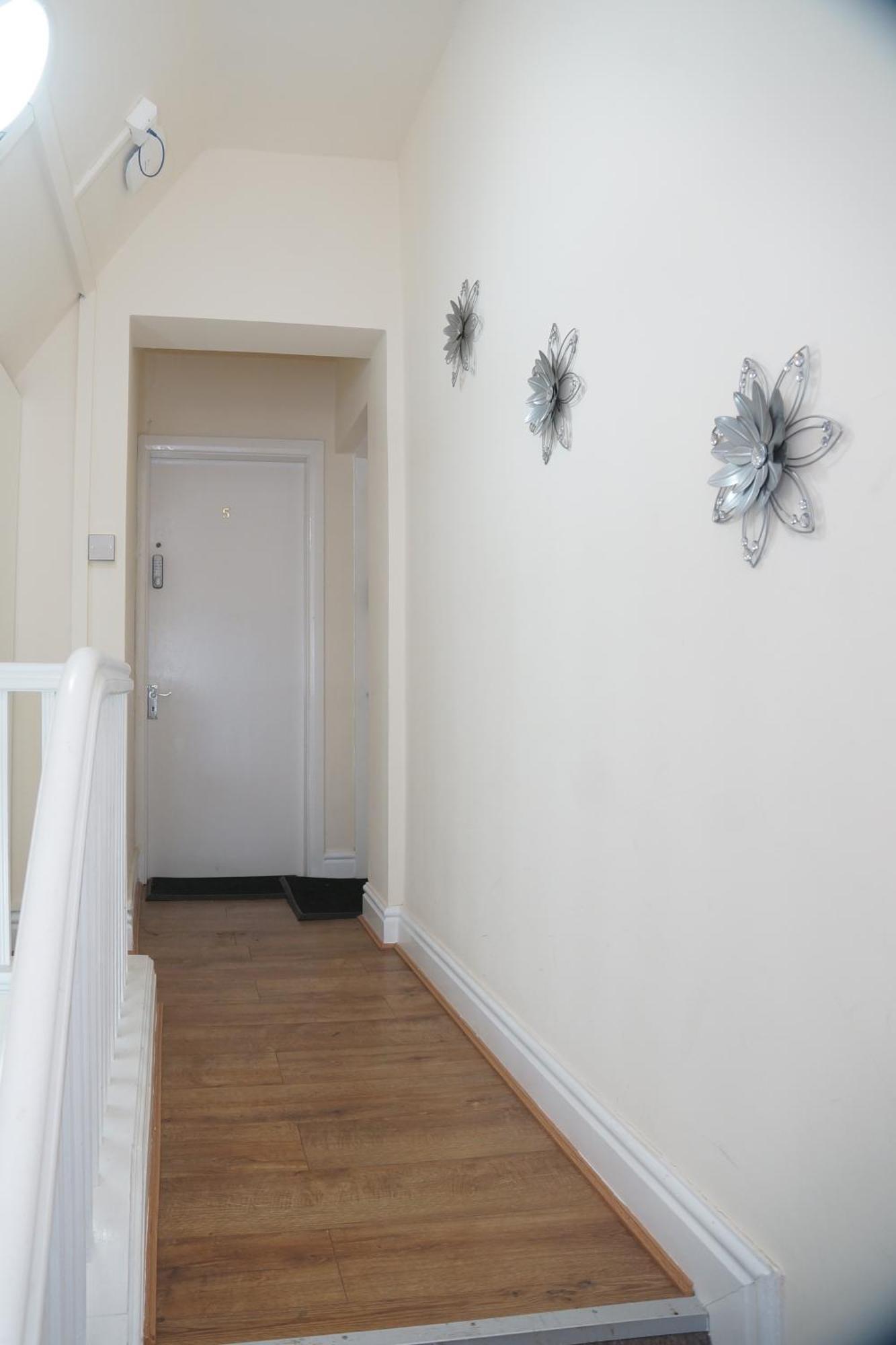 Affordably Elegant Close To Coop Live, Etihad Stadium And Centre Apartment