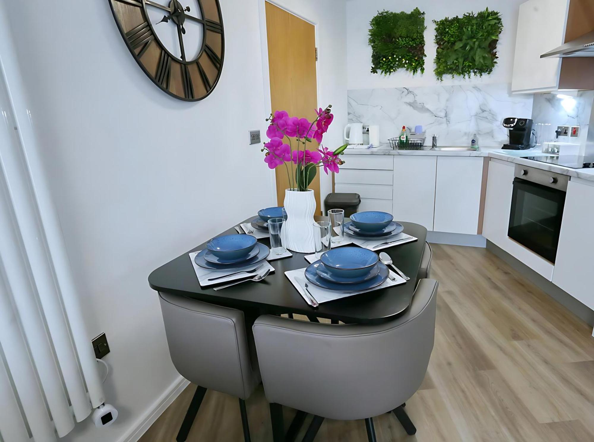New Refurb Mins From Coop Man Park For Free Pass The Keys * Manchester