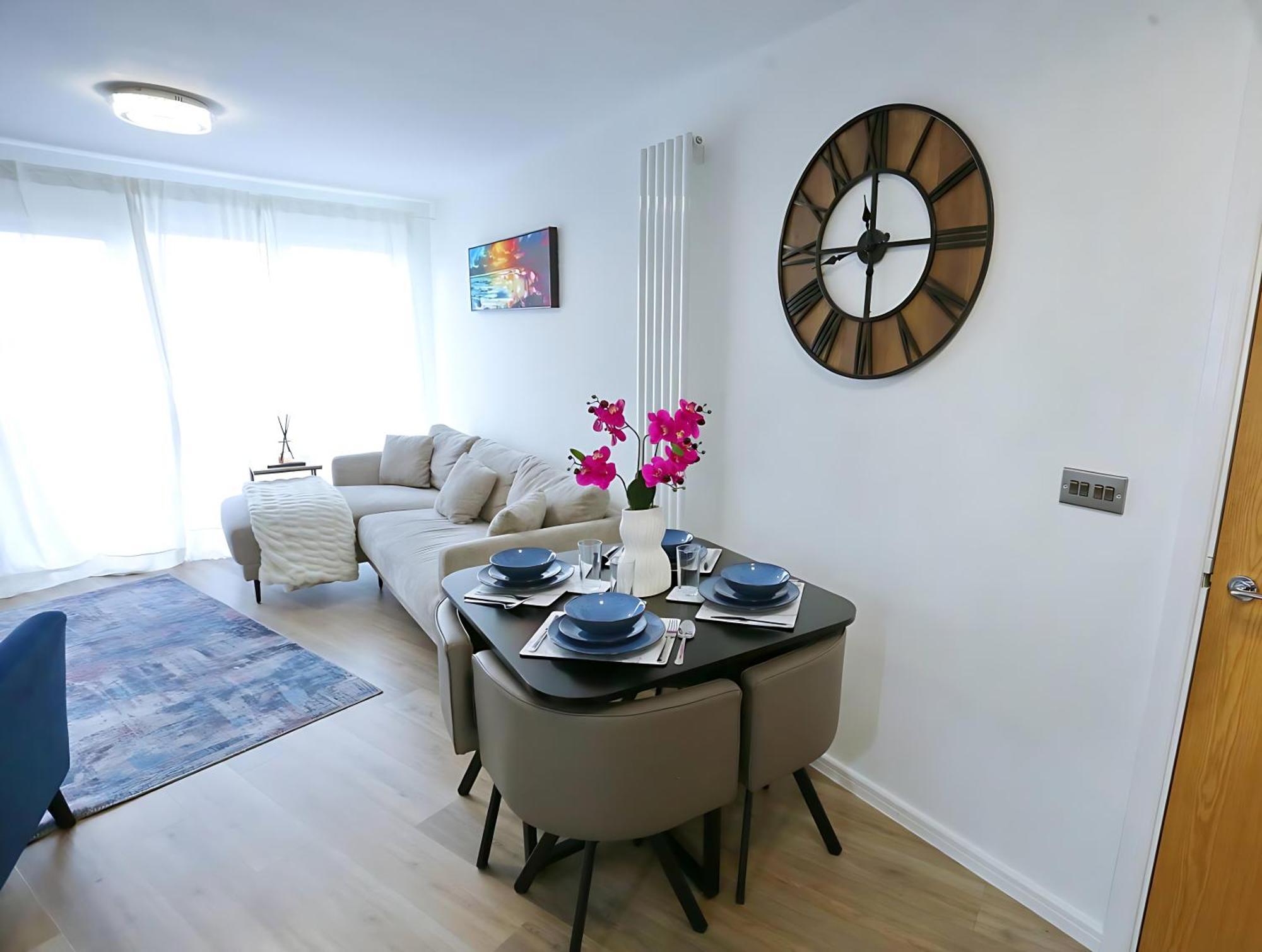 New Refurb Mins From Coop Man Park For Free Pass The Keys Apartment Manchester