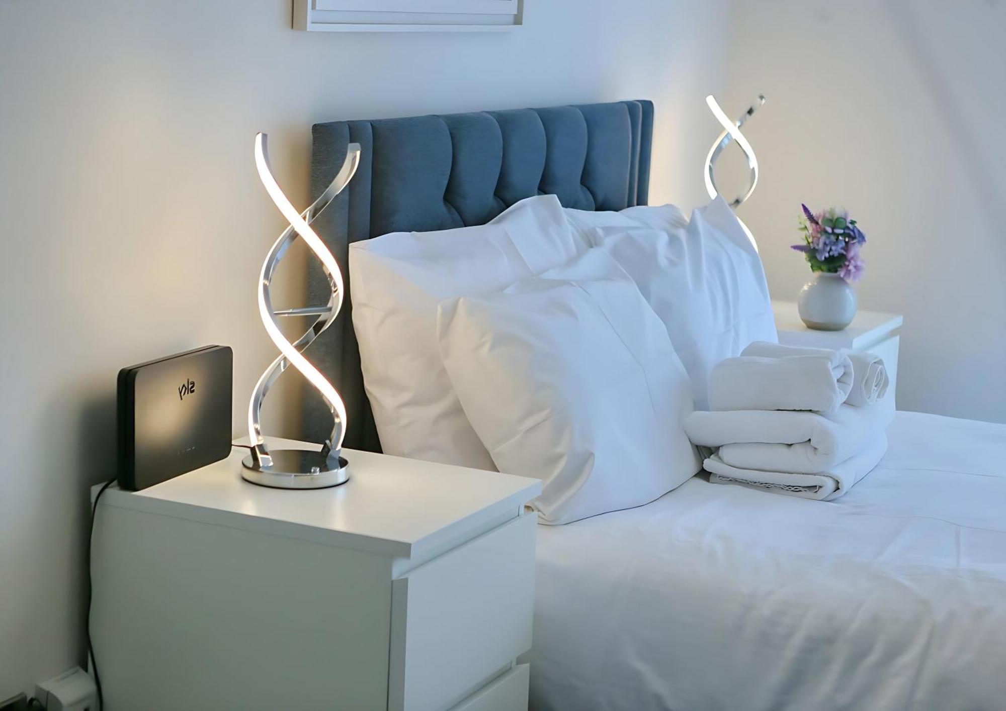 Apartment New Refurb Mins From Coop Man Park For Free Pass The Keys