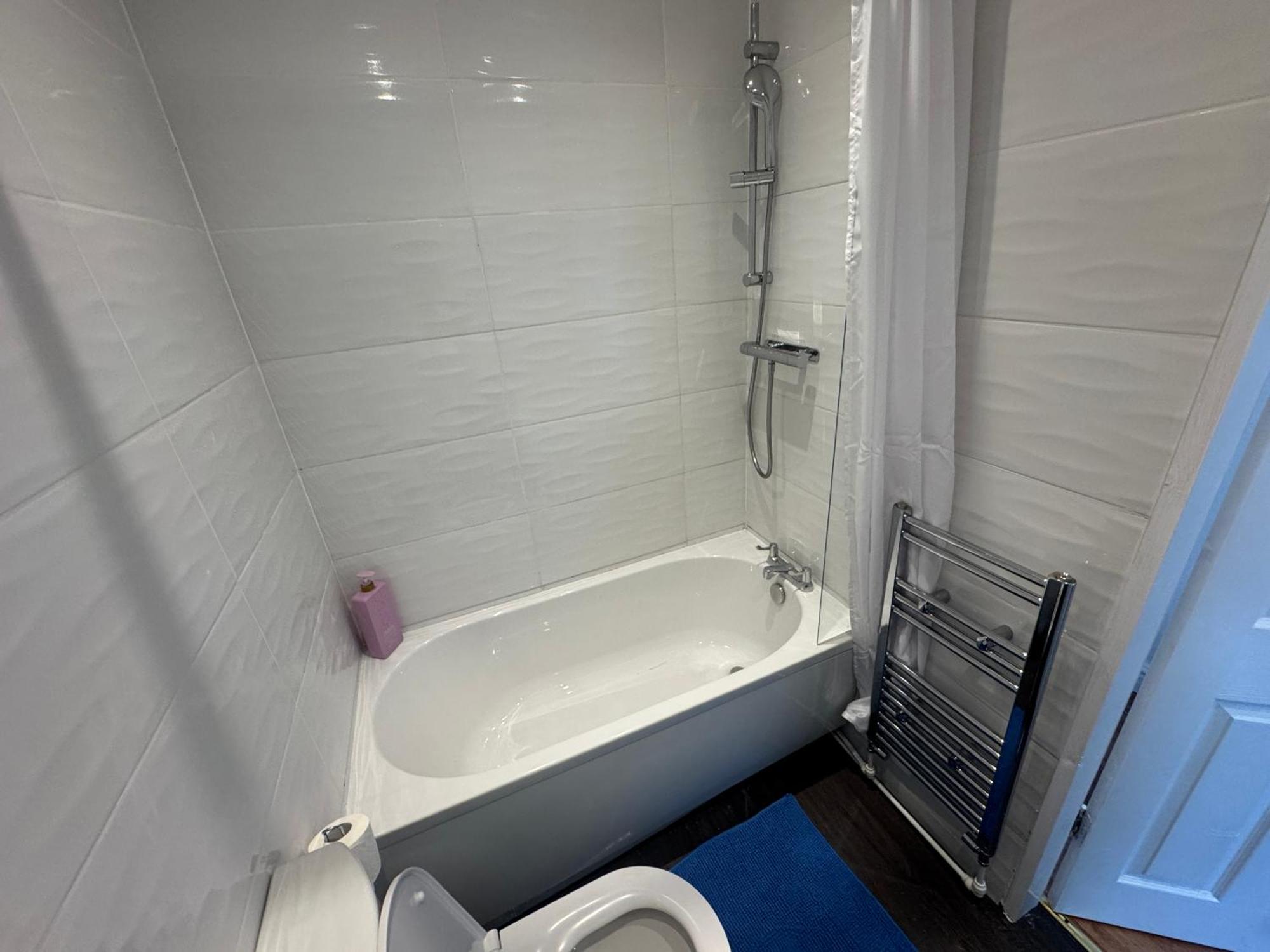 Stretford - Sleeps 6 - Wifi - Parking - Near Stadium Holiday home Manchester