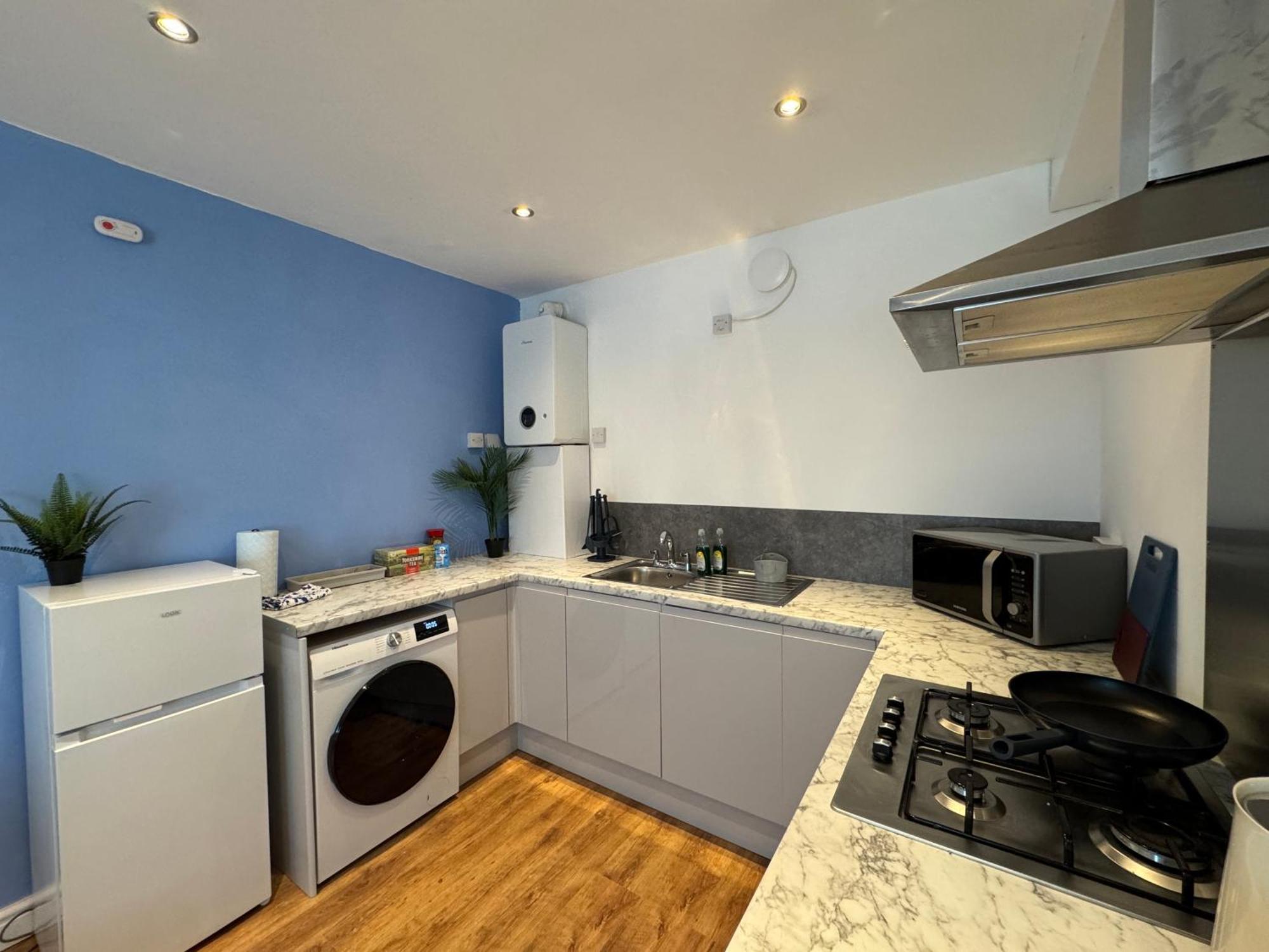 Stretford - Sleeps 6 - Wifi - Parking - Near Stadium Holiday home