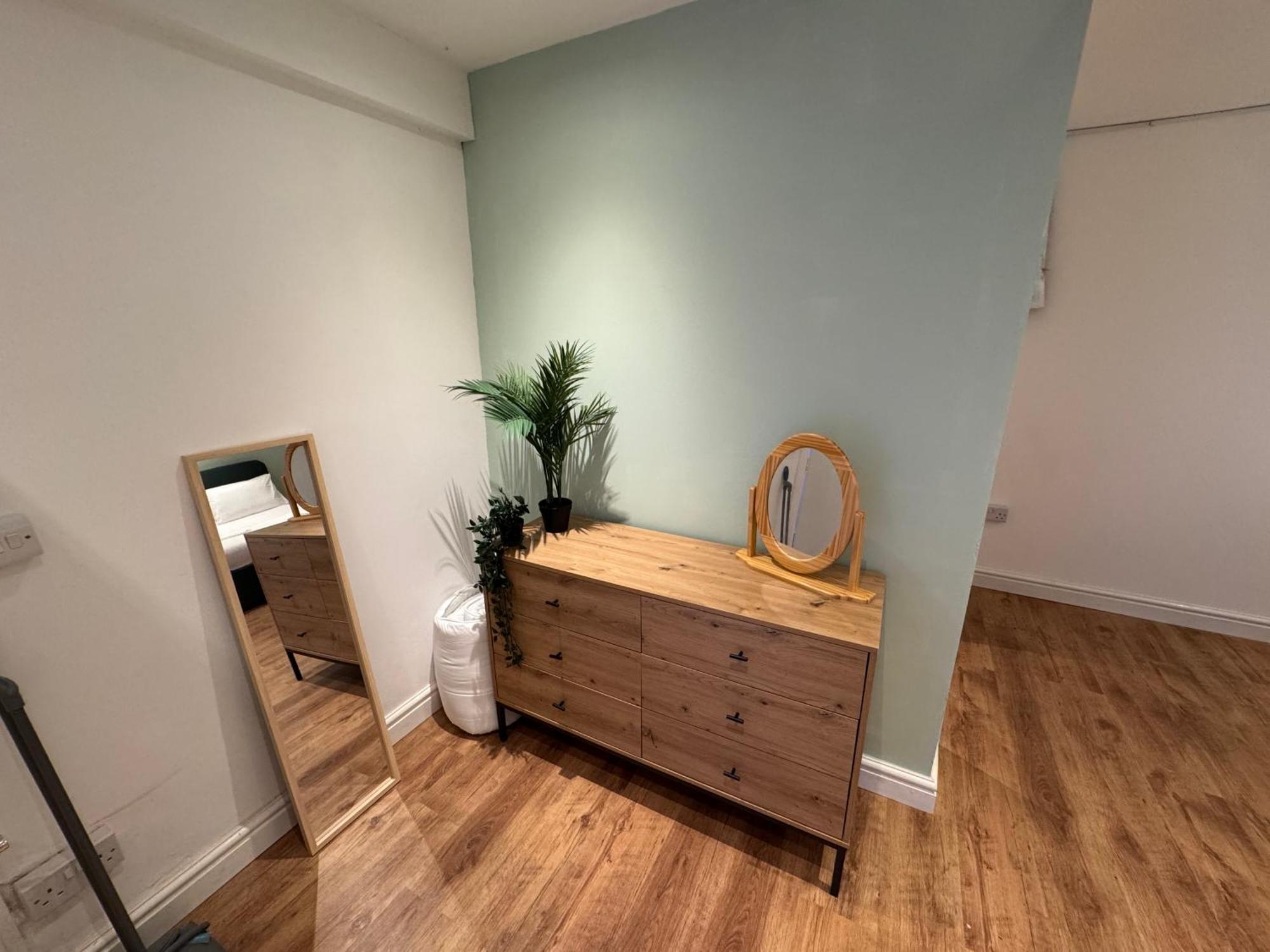 Stretford - Sleeps 6 - Wifi - Parking - Near Stadium Holiday home Manchester