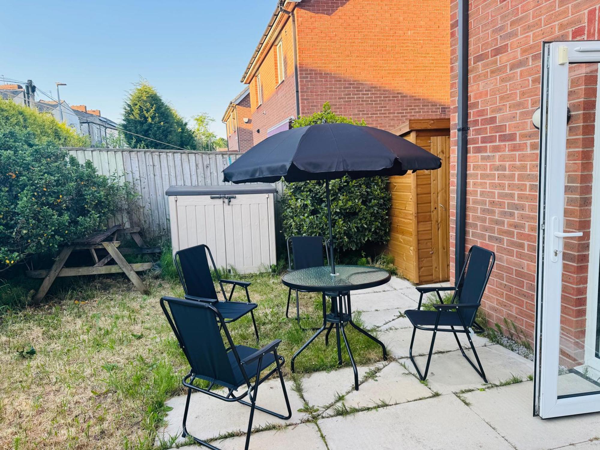 Large 3 Bed House Near Etihad And Coop Live Apartment