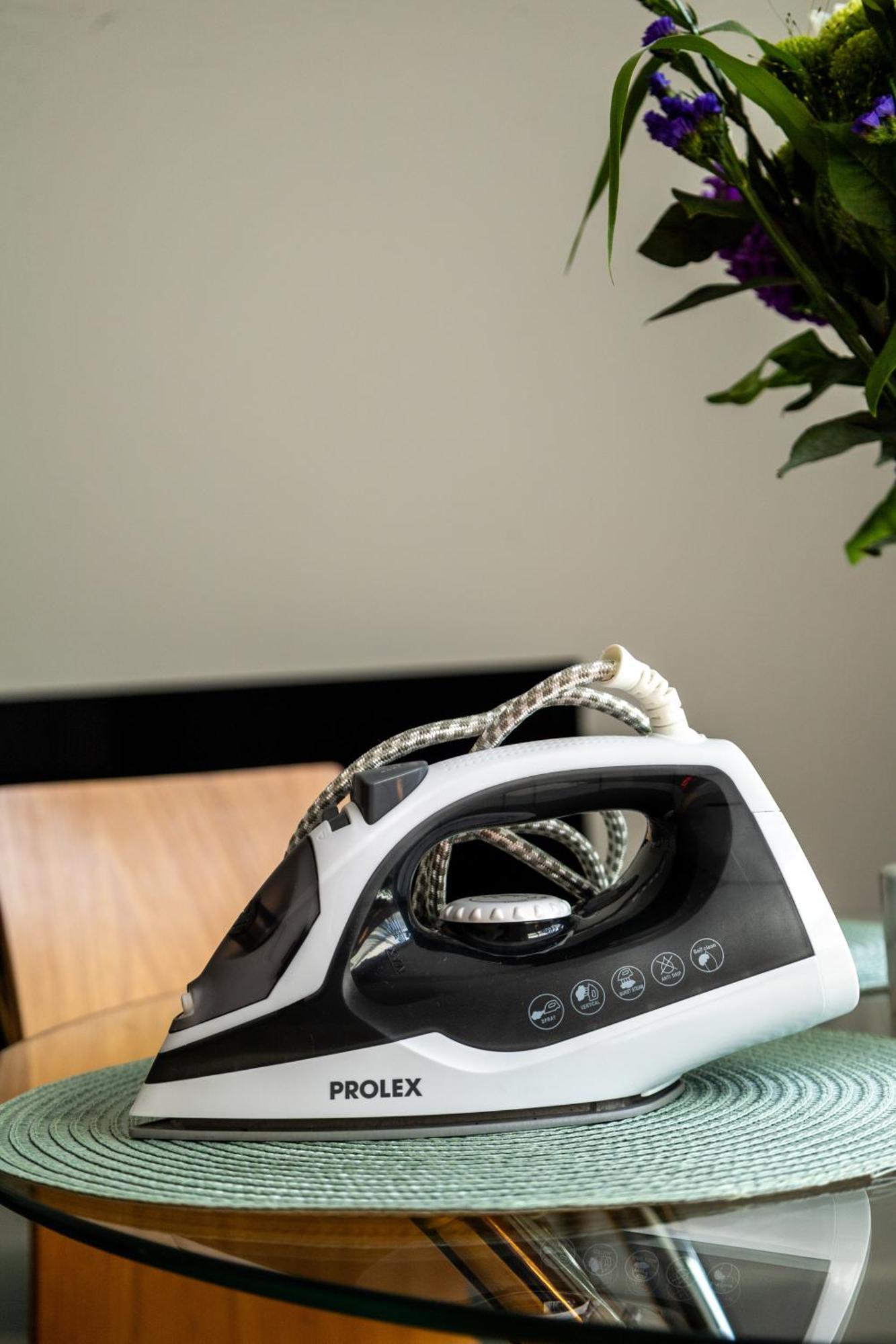 Apartment The Trafford Luxe , Garage Parking, Self Check-in Anytime - Perfect For Late Arrivals, Ultra- Fast Wi-fi, 5 Mins To Old Trafford Stadium *