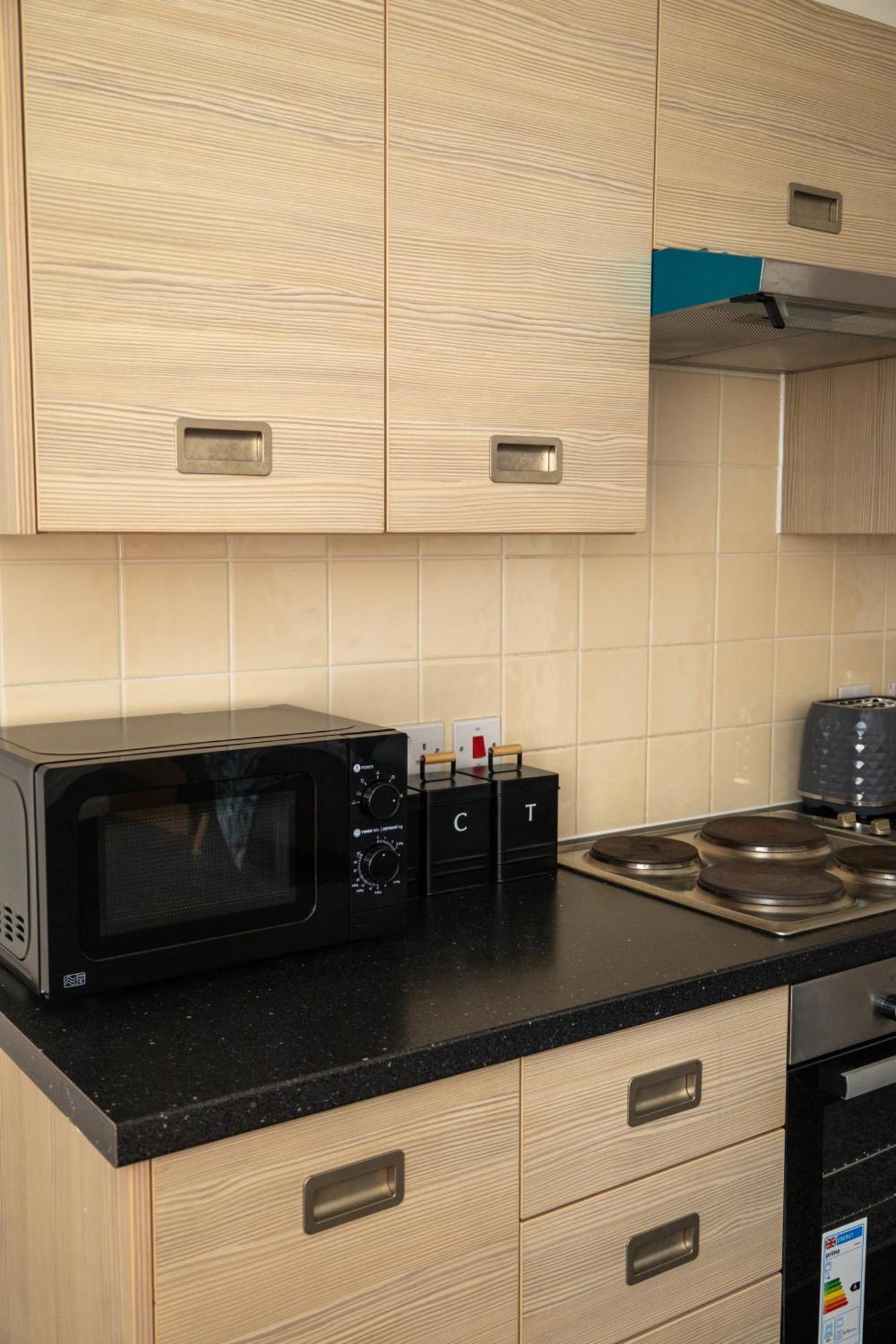 The Trafford Luxe , Garage Parking, Self Check-in Anytime - Perfect For Late Arrivals, Ultra- Fast Wi-fi, 5 Mins To Old Trafford Stadium * Manchester