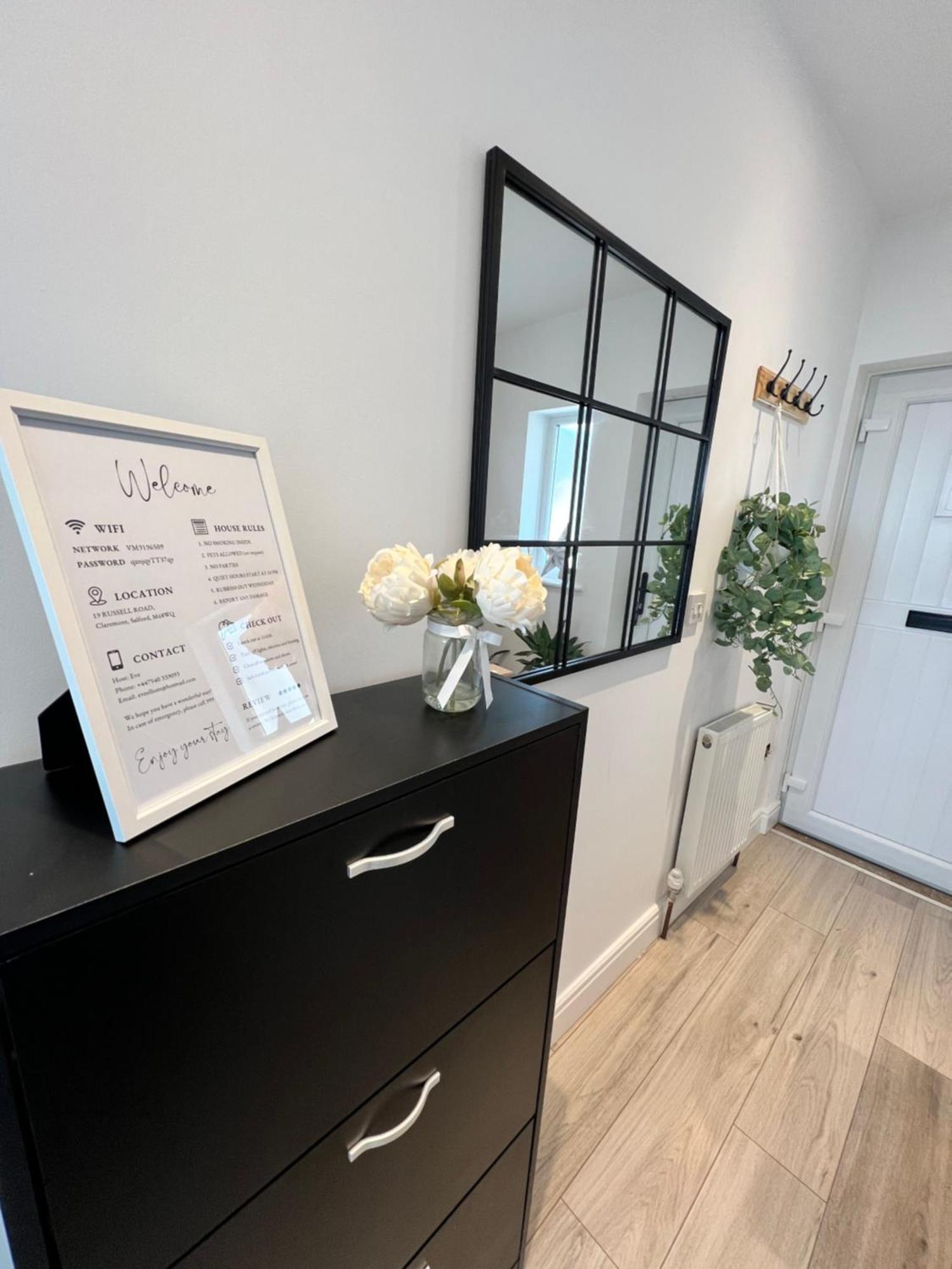 Holiday home Spacious, Cosy & Stylish 3 Bed In Salford, Near Trafford Park - Free Parking *