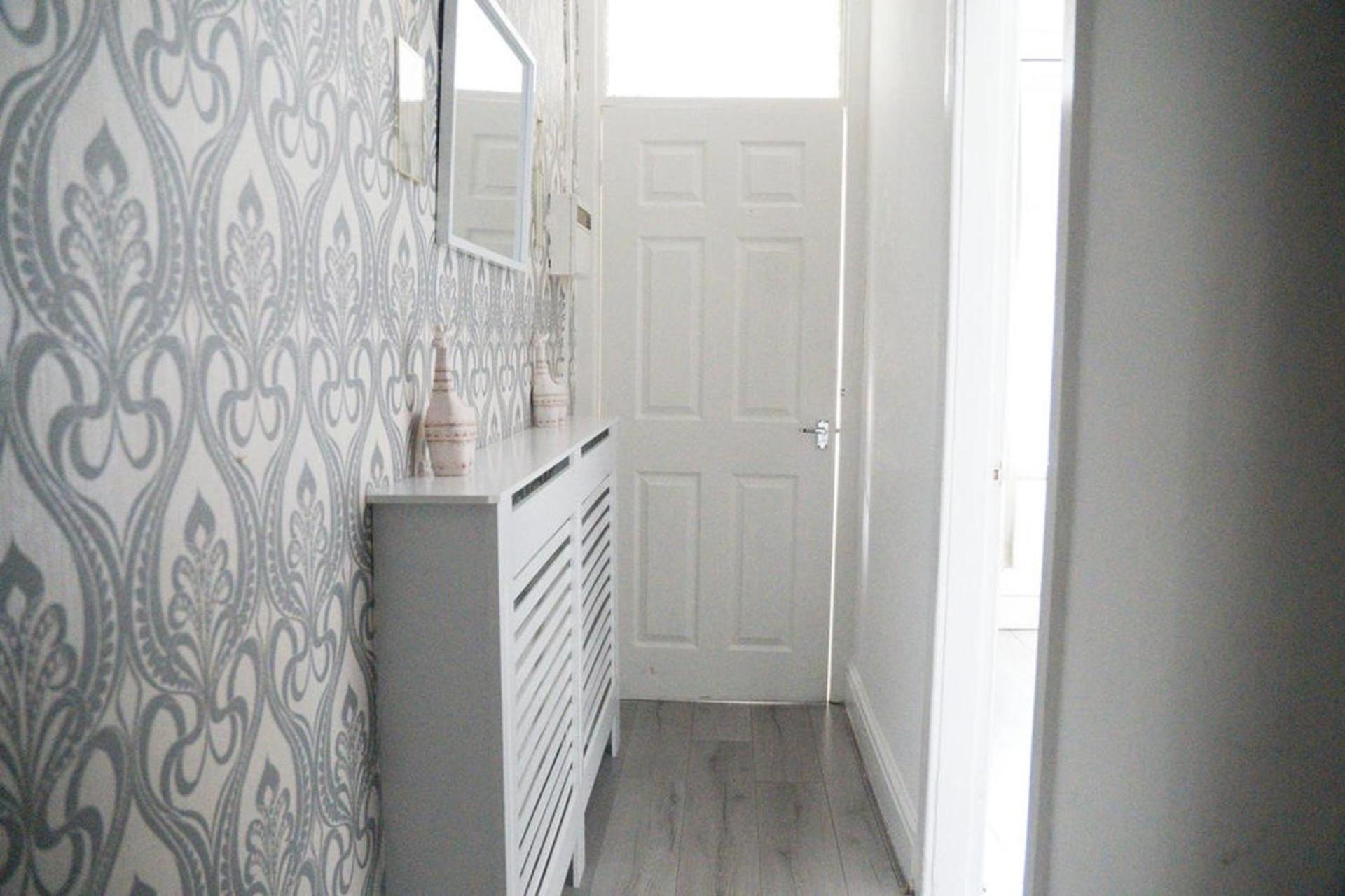 Holiday home Cozy Retreat With 2 Bedrooms Manchester