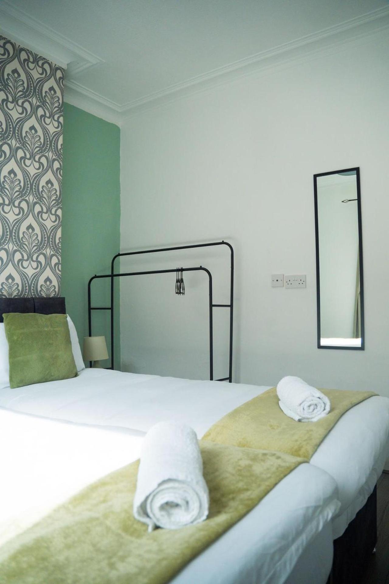 Cozy Retreat With 2 Bedrooms Manchester