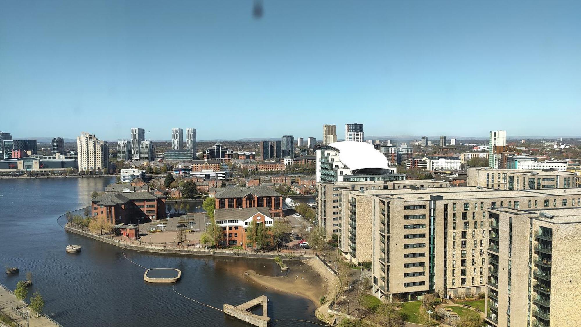 Apartment Penthouse-like With & Waterfront Views In Old Trafford *