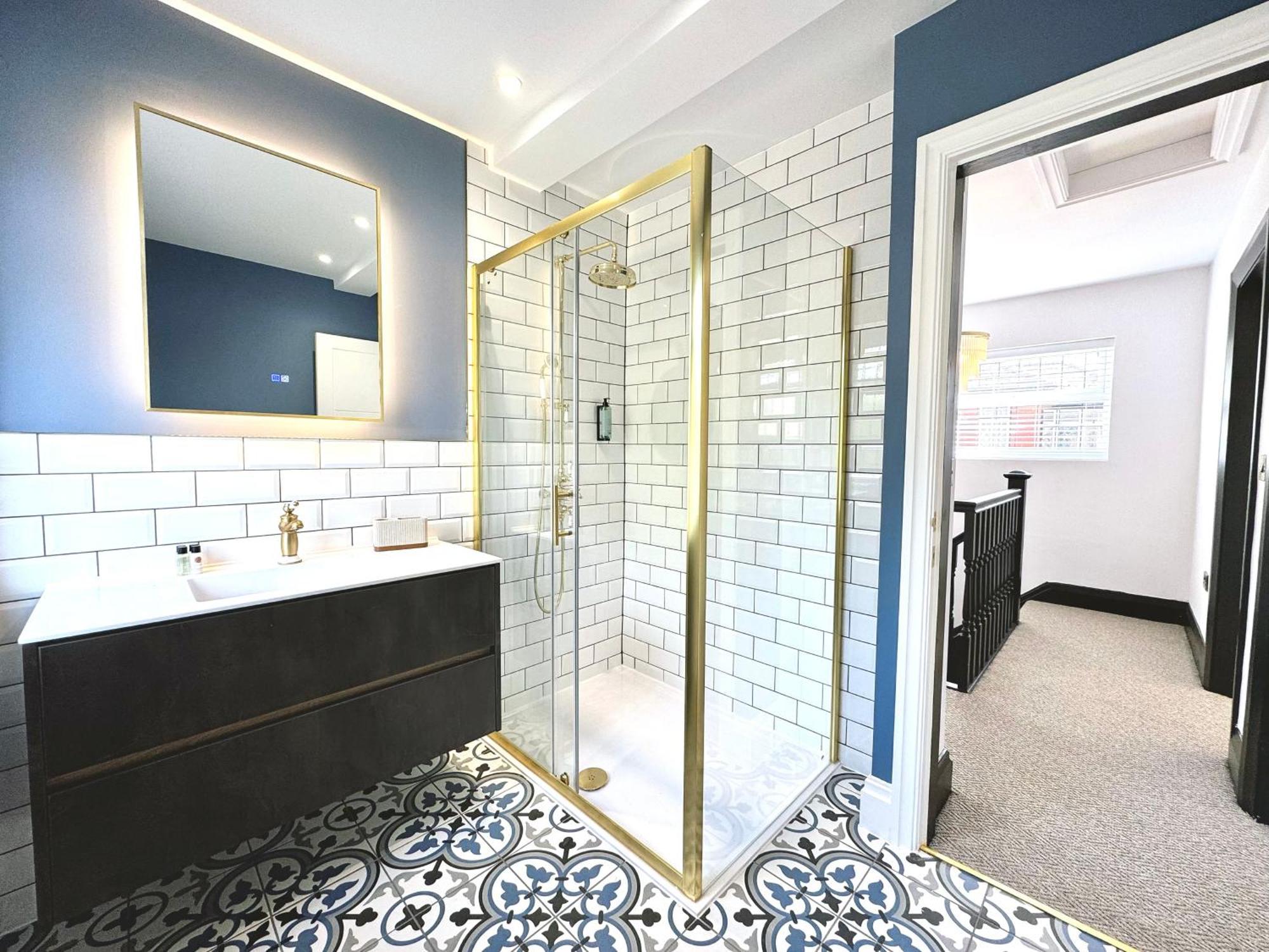 Bright 5 Bedroom House In Didsbury, Holiday home