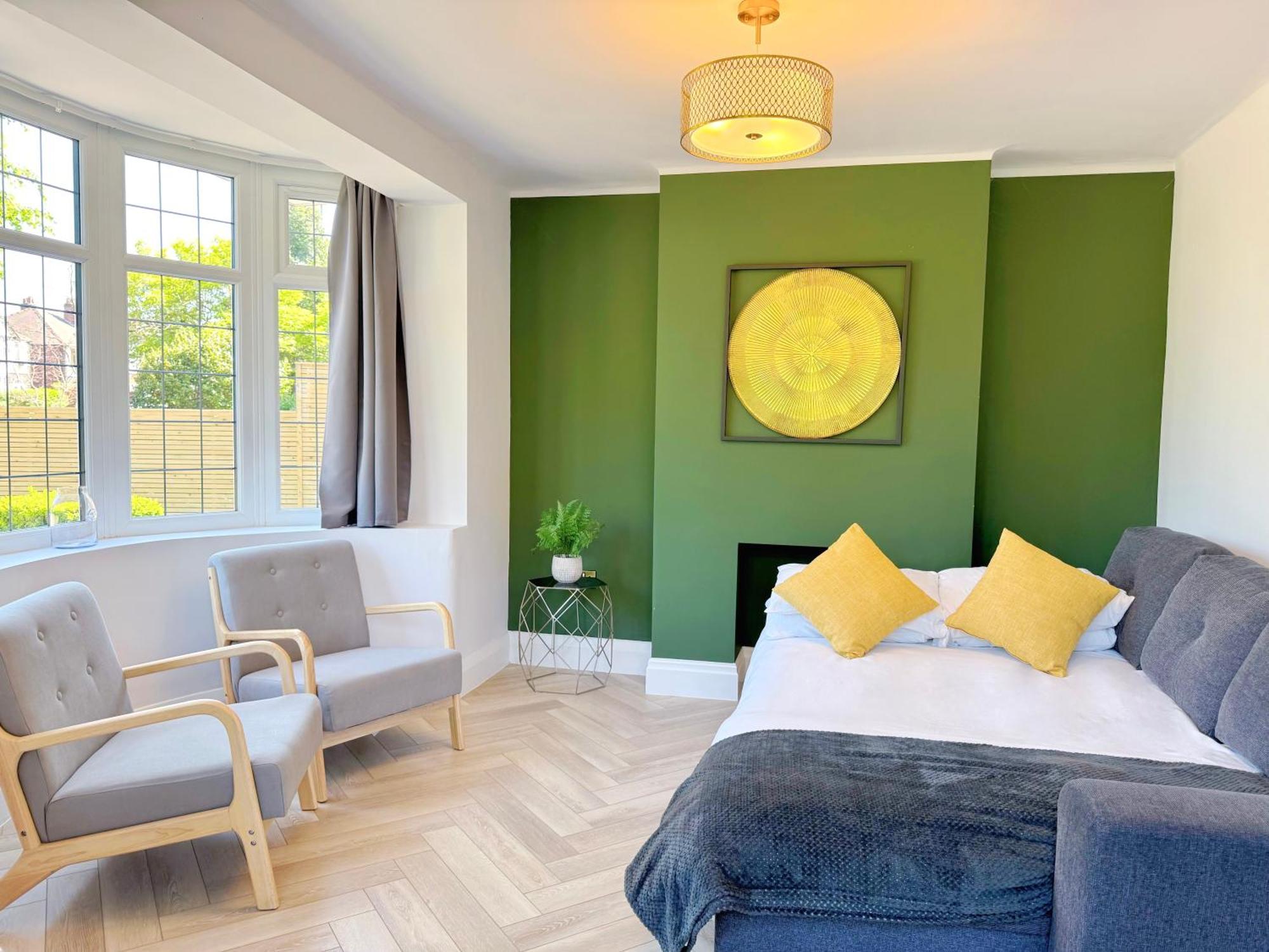 Bright 5 Bedroom House In Didsbury, Holiday home
