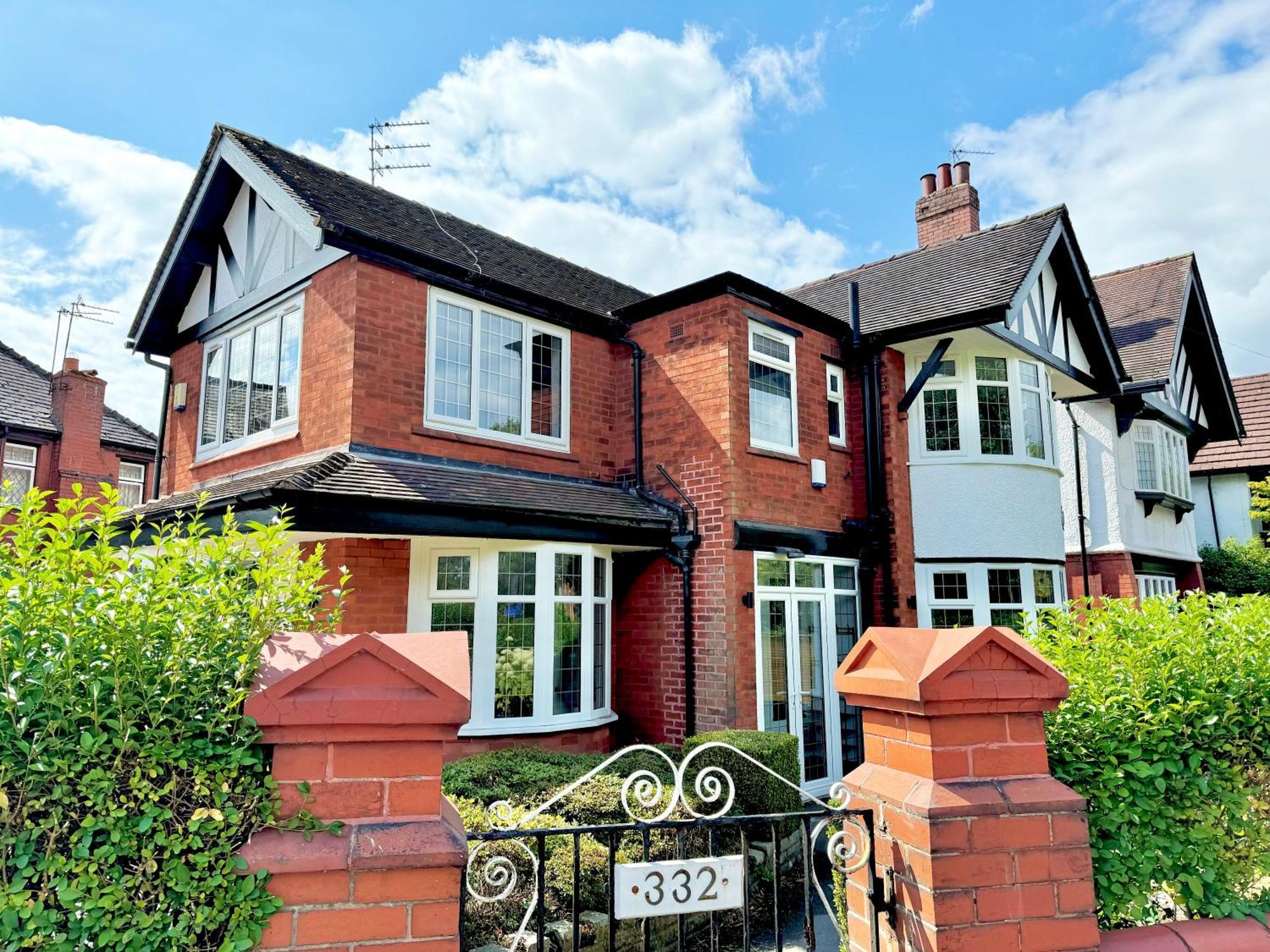 Bright 5 Bedroom House In Didsbury, Holiday home Manchester