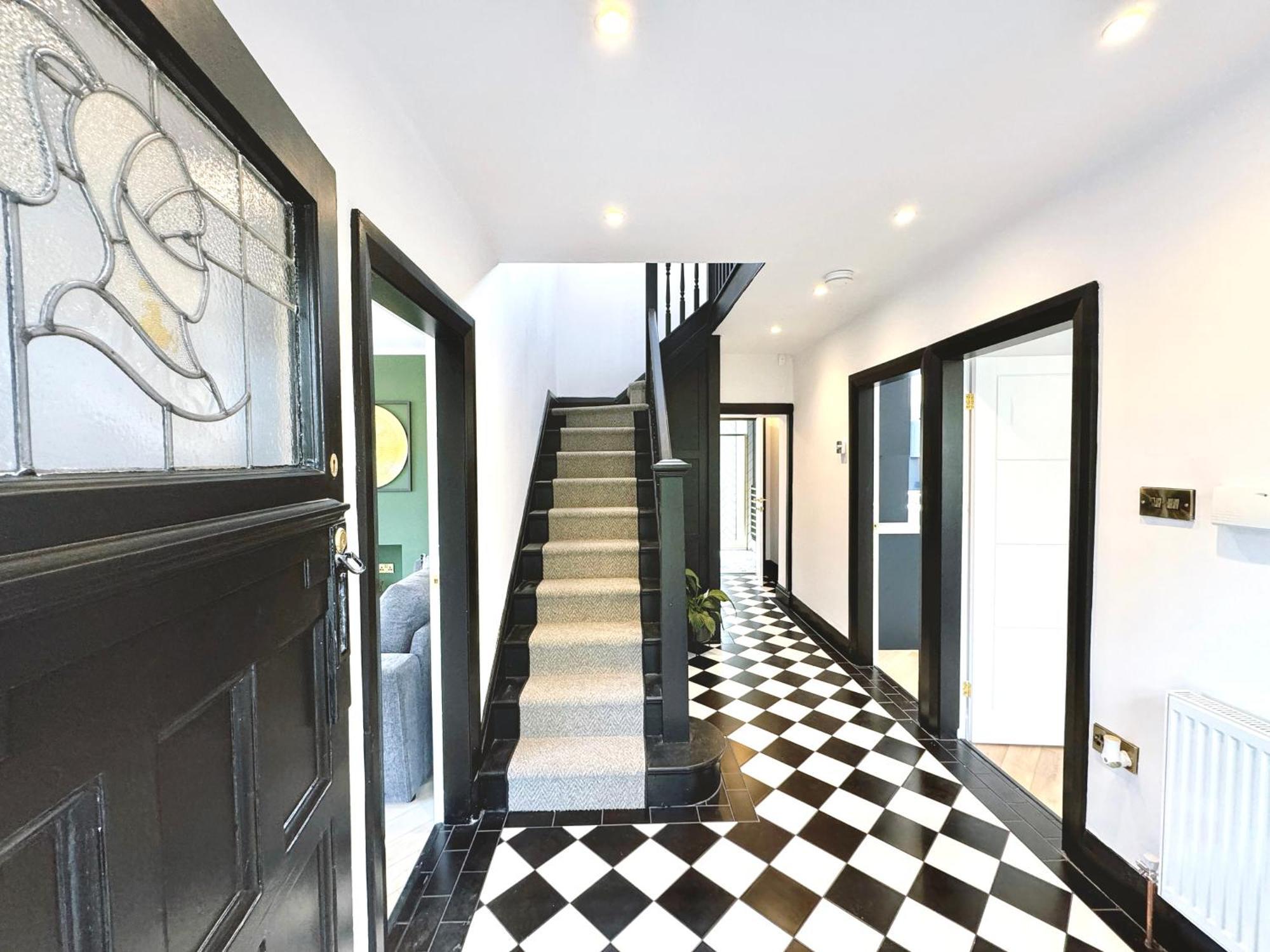 Holiday home Bright 5 Bedroom House In Didsbury,