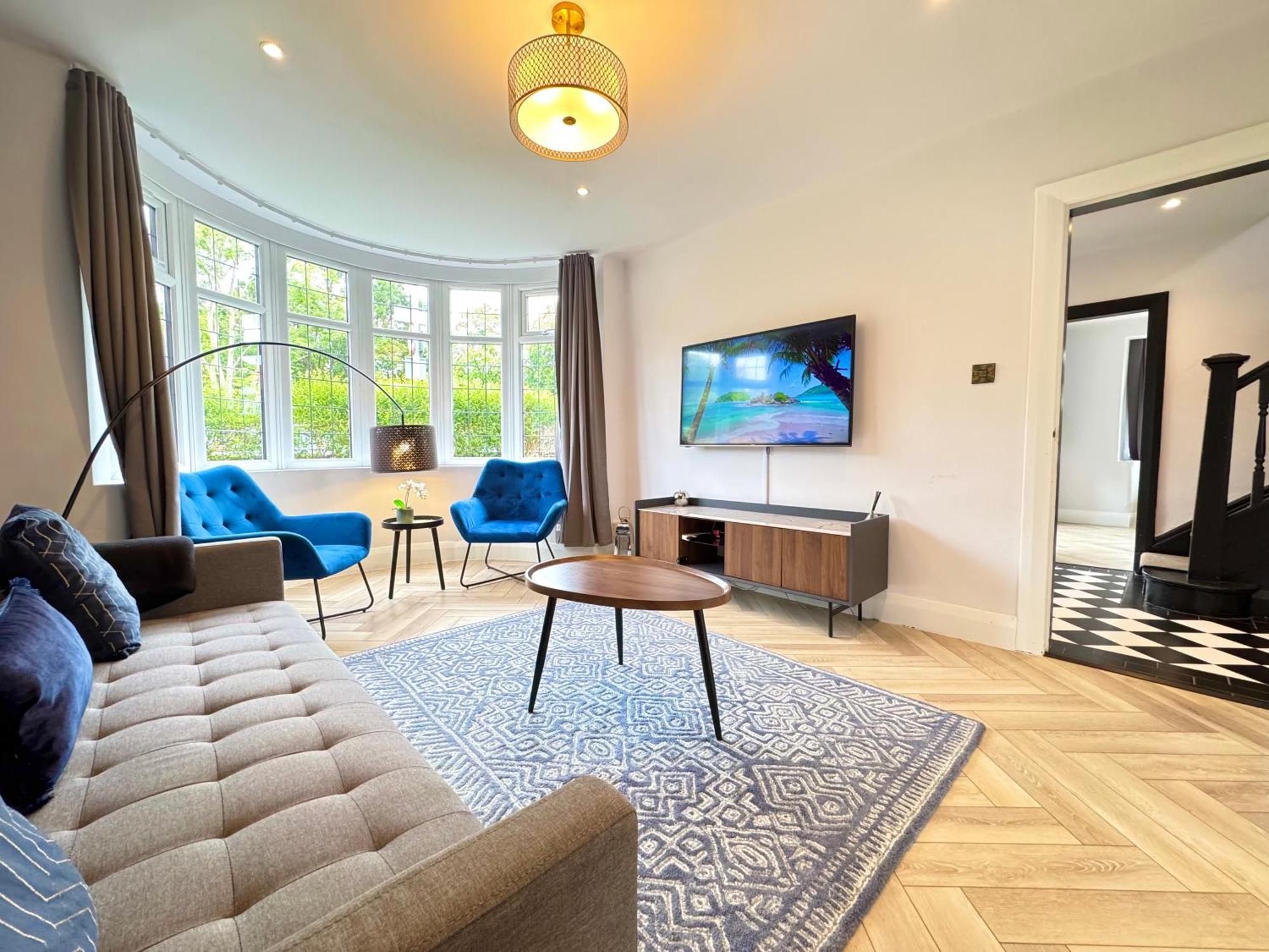 Bright 5 Bedroom House In Didsbury, Holiday home