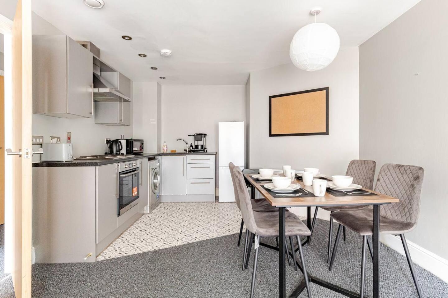 Apartment Urban Haven - 2beds -7min Walk 2 Piccadilly - Mcr Centre - Downtown *