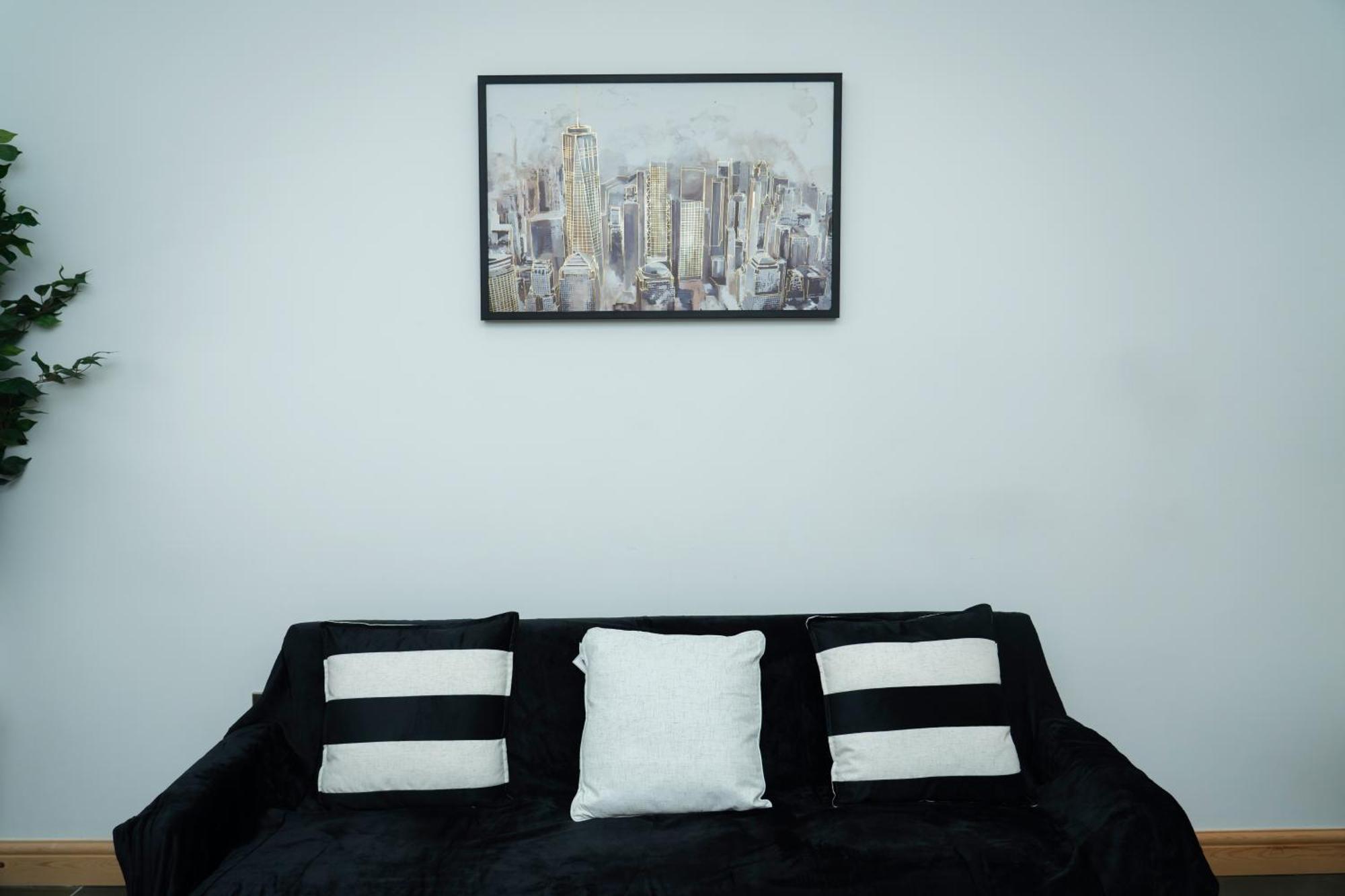 Double Bedroom Near Etihad And Coop Live With Free Parking, Shared Kitchen & Bathroom Guest house *