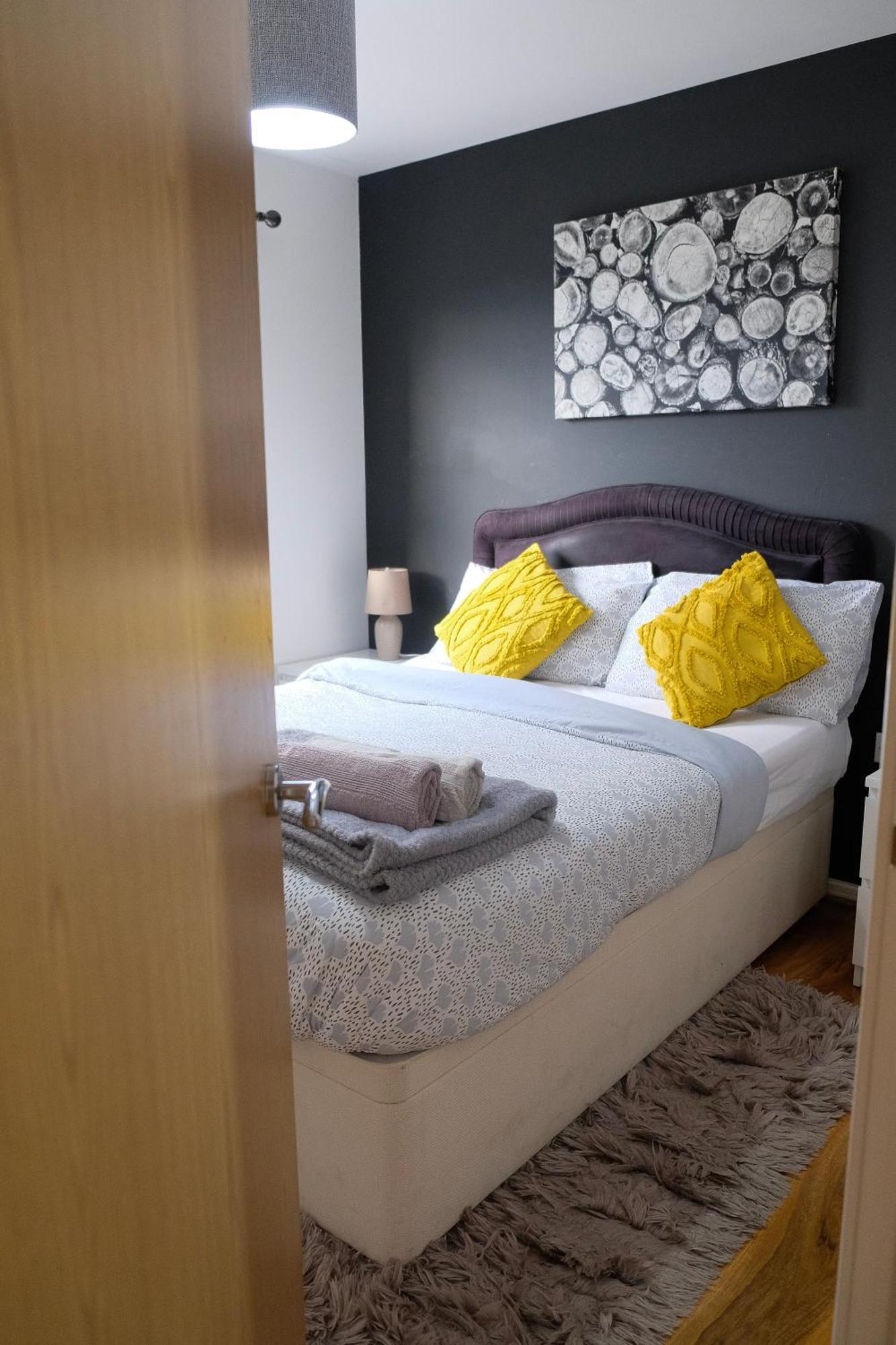 Lord Street With Free Parking & Wifi- Salford Uni, Victoria Station, Ao Arena Manchester