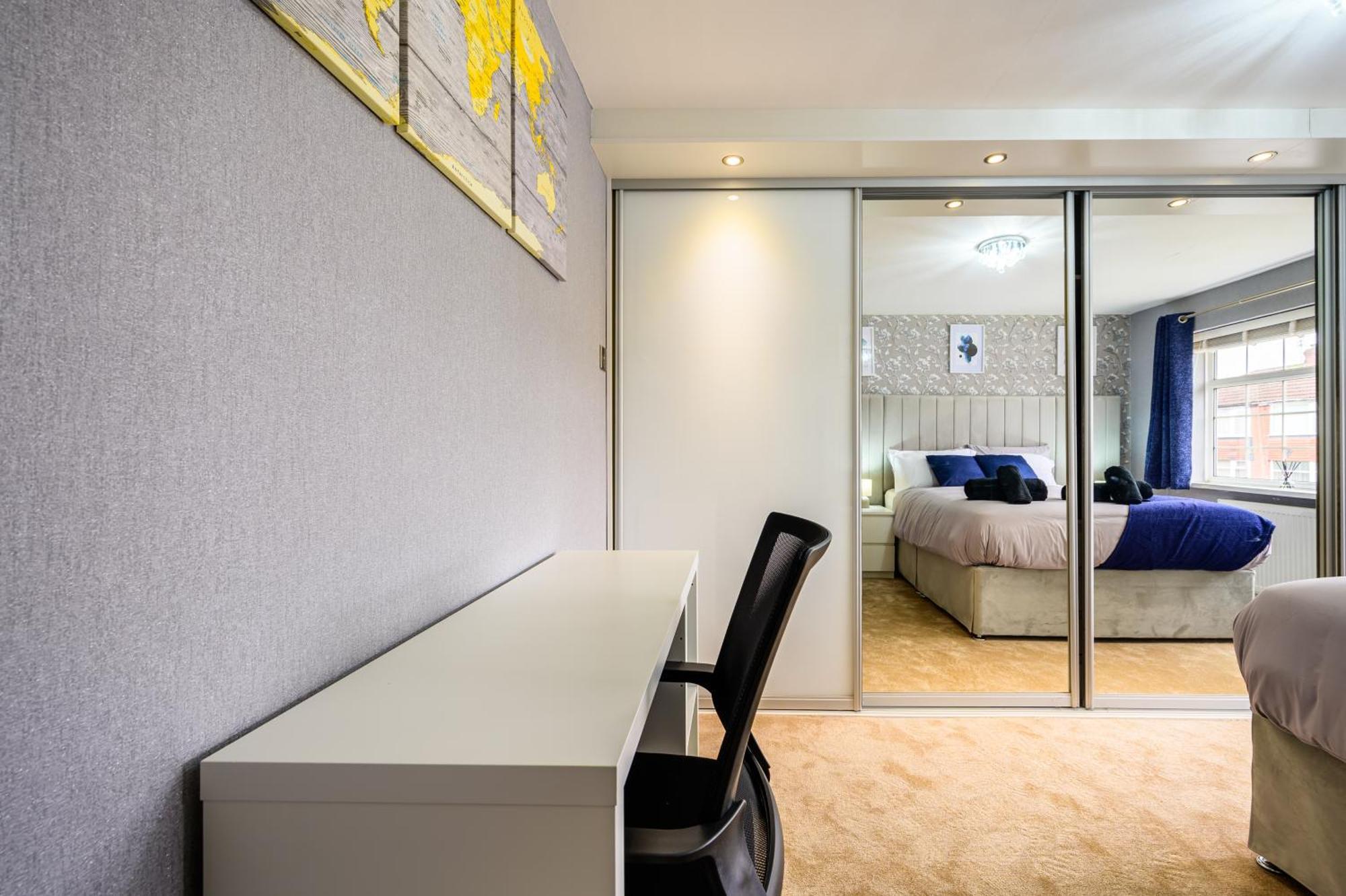 Droylsden Eden - Next To Tram - Free Parking Near Coop- Live & Etihad Stadium *