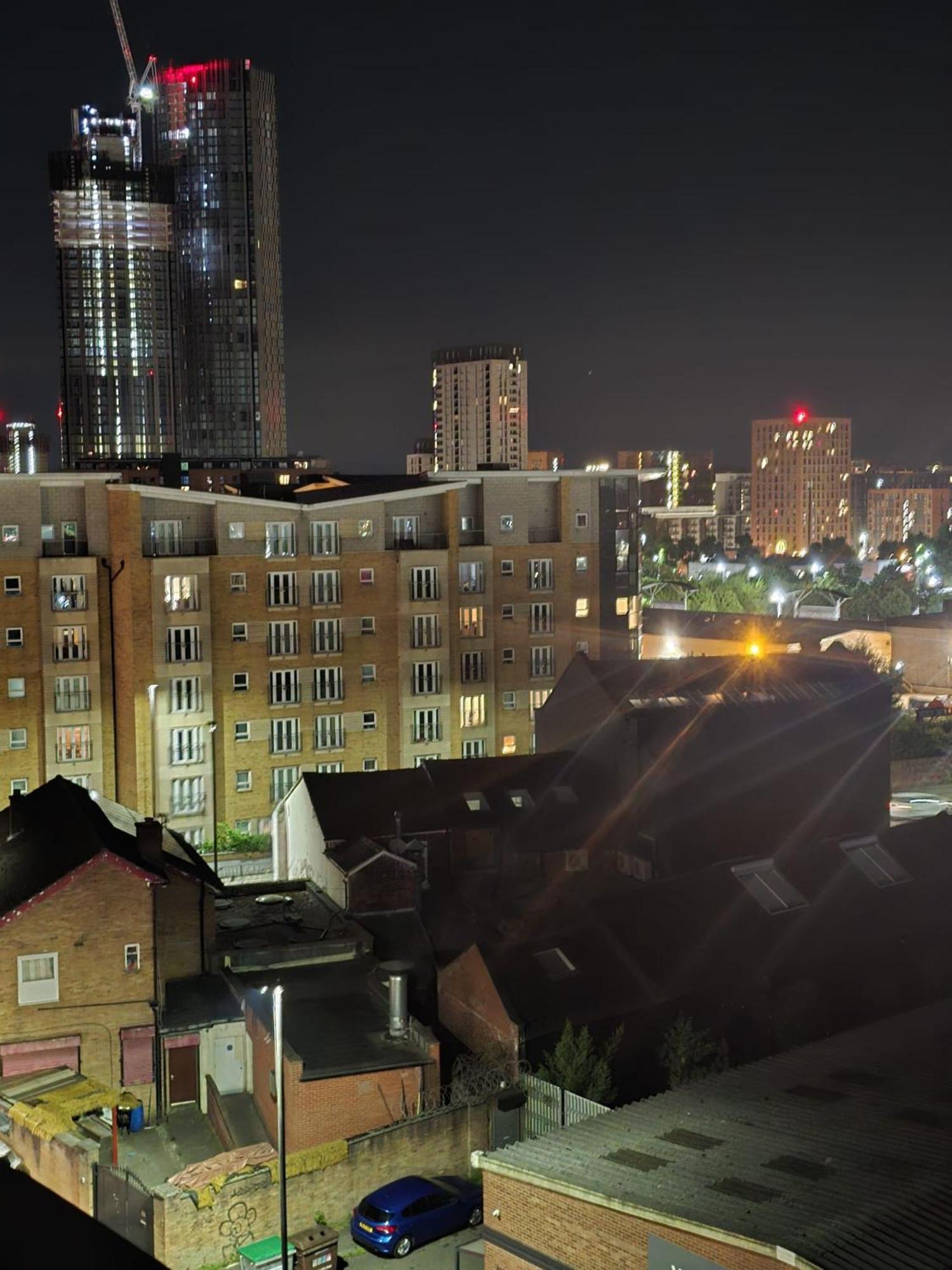 Mega7 Luxury 2bedrooms - 2baths, 3toilets Balcony And Free Car Park Manchester