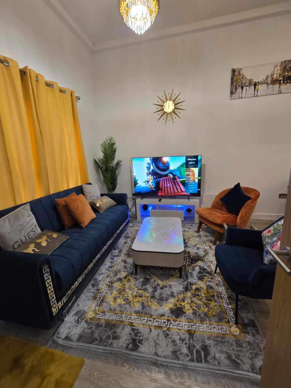 Mega7 Luxury 2bedrooms - 2baths, 3toilets Balcony And Free Car Park Villa *