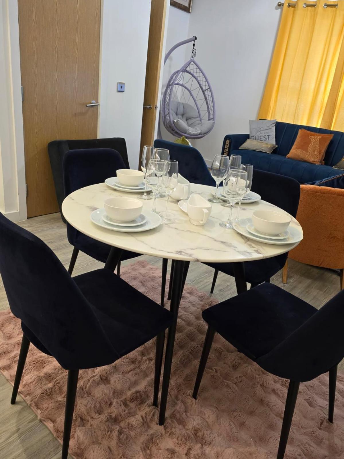Mega7 Luxury 2bedrooms - 2baths, 3toilets Balcony And Free Car Park