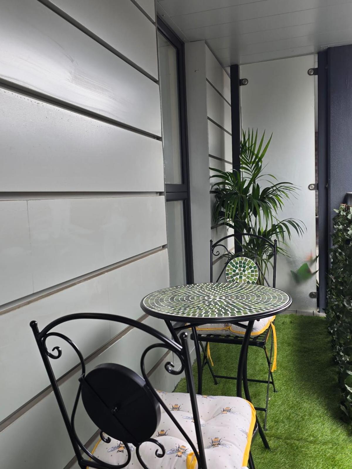 Mega7 Luxury 2bedrooms - 2baths, 3toilets Balcony And Free Car Park Villa *