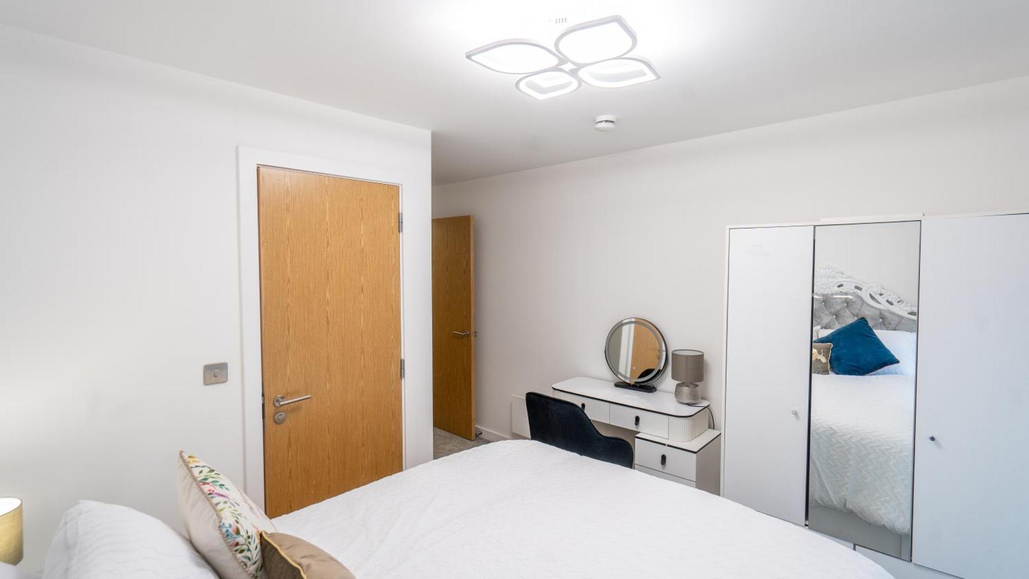 Mega7 Luxury 2bedrooms - 2baths, 3toilets Balcony And Free Car Park Manchester