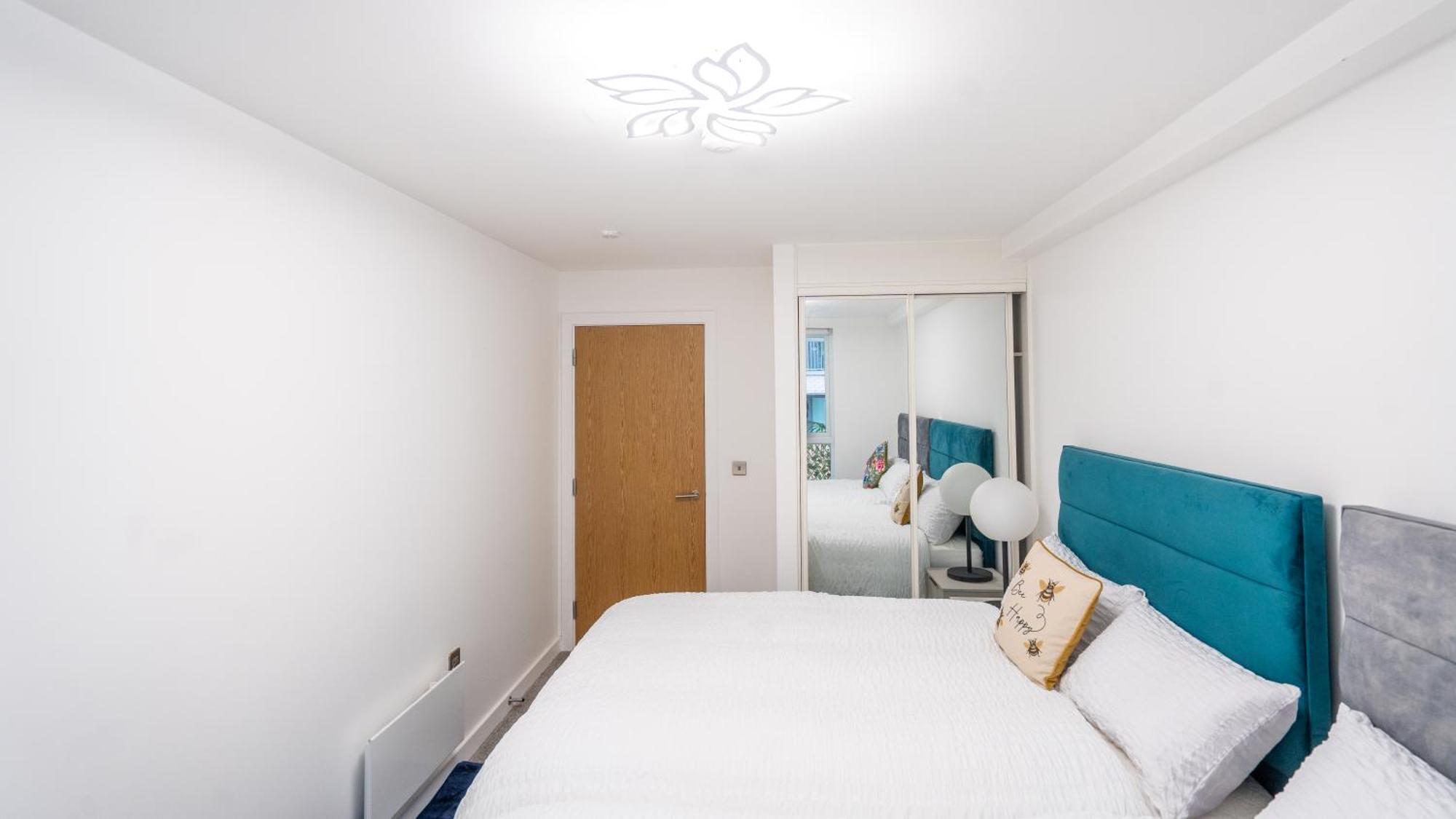 Mega7 Luxury 2bedrooms - 2baths, 3toilets Balcony And Free Car Park
