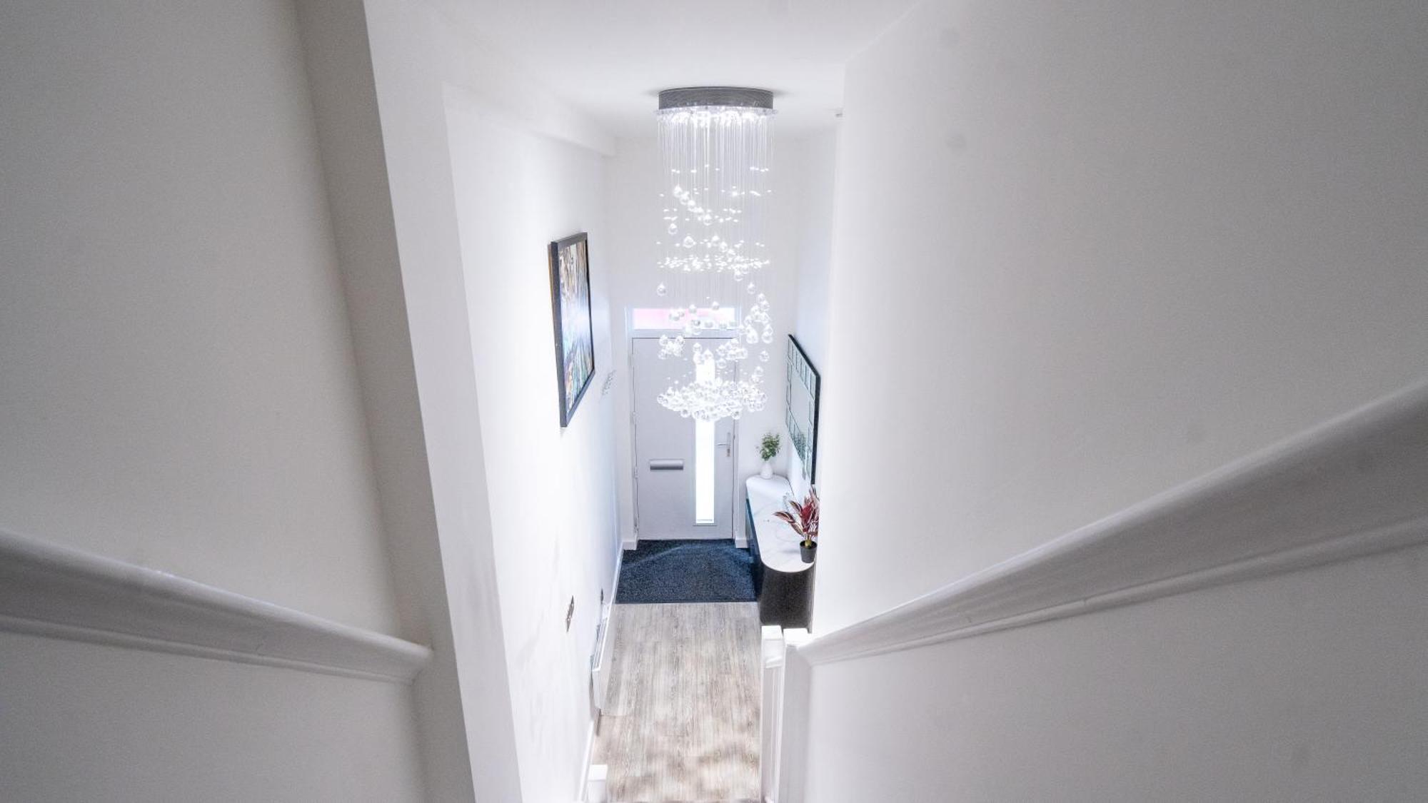 Mega7 Luxury 2bedrooms - 2baths, 3toilets Balcony And Free Car Park Villa Manchester
