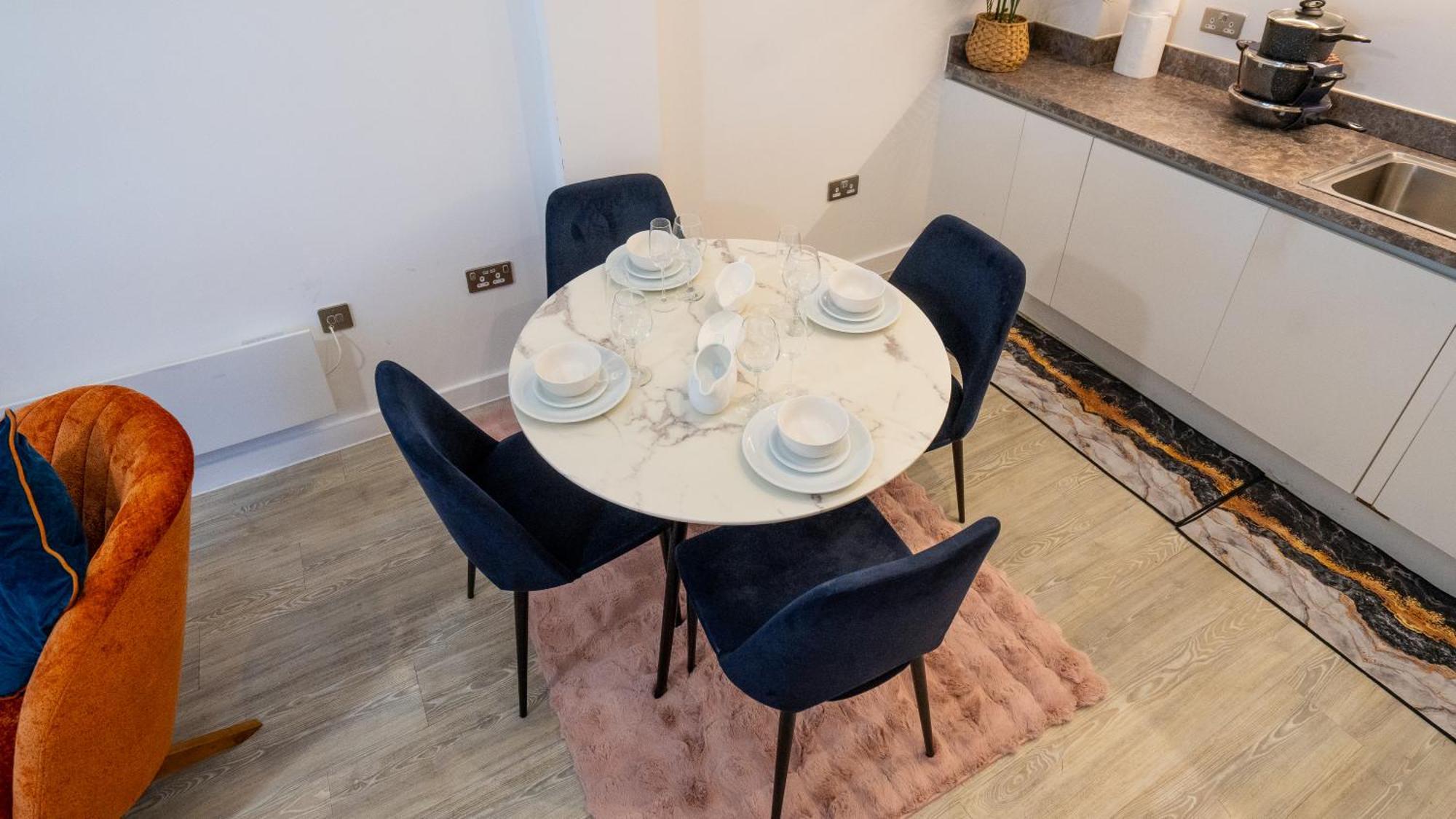 Villa Mega7 Luxury 2bedrooms - 2baths, 3toilets Balcony And Free Car Park Manchester