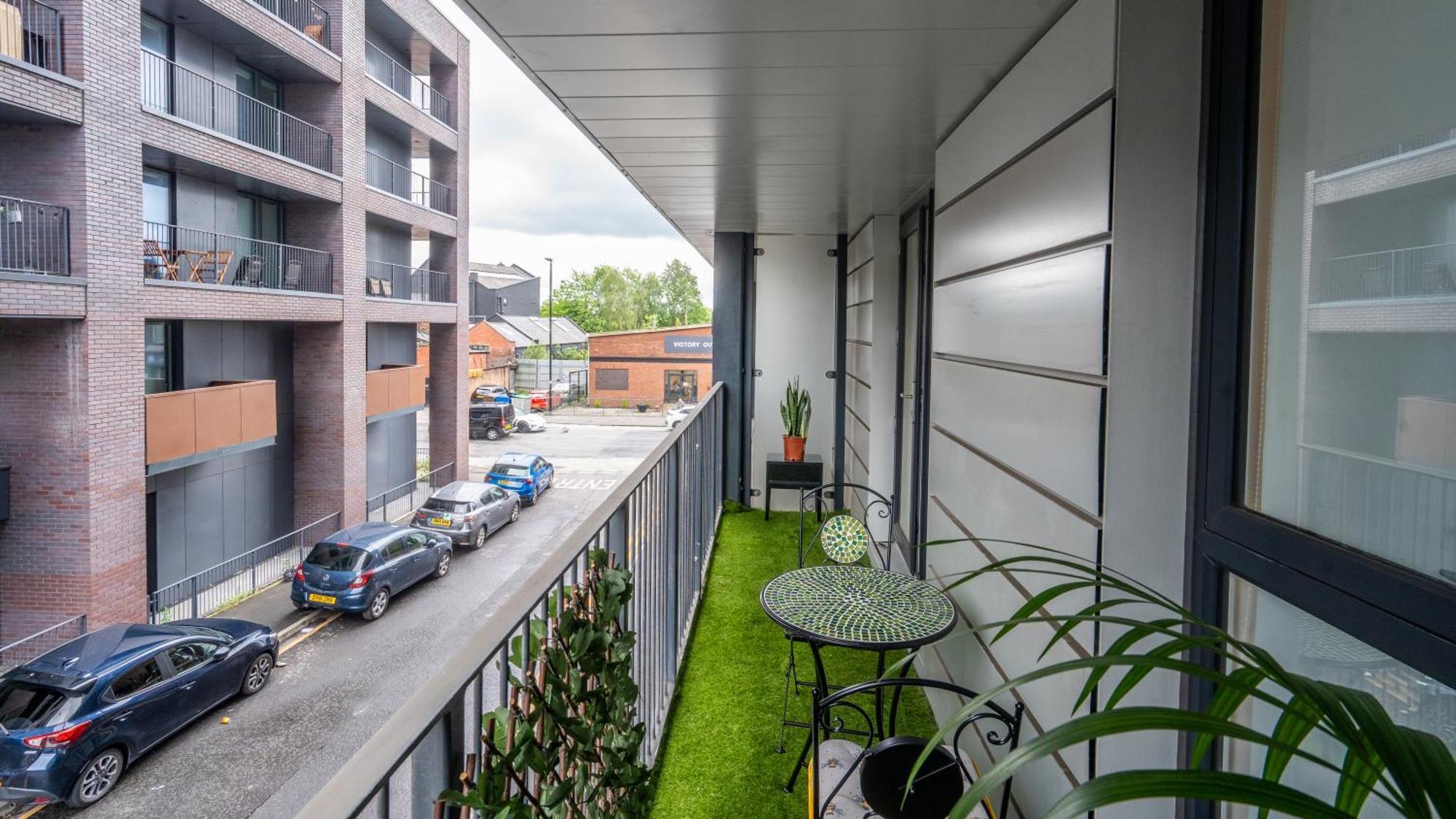 Mega7 Luxury 2bedrooms - 2baths, 3toilets Balcony And Free Car Park Manchester