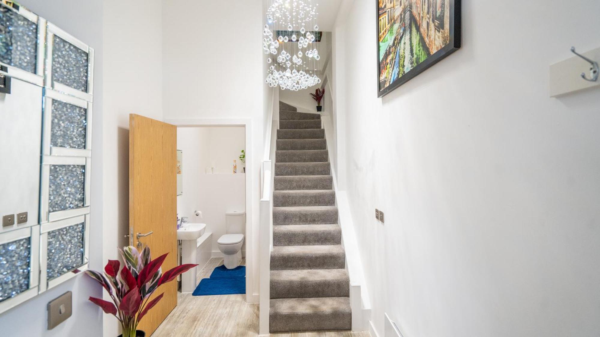 Mega7 Luxury 2bedrooms - 2baths, 3toilets Balcony And Free Car Park Villa