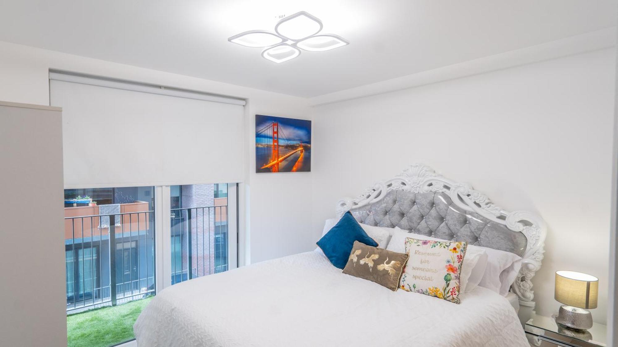 Mega7 Luxury 2bedrooms - 2baths, 3toilets Balcony And Free Car Park Villa Manchester