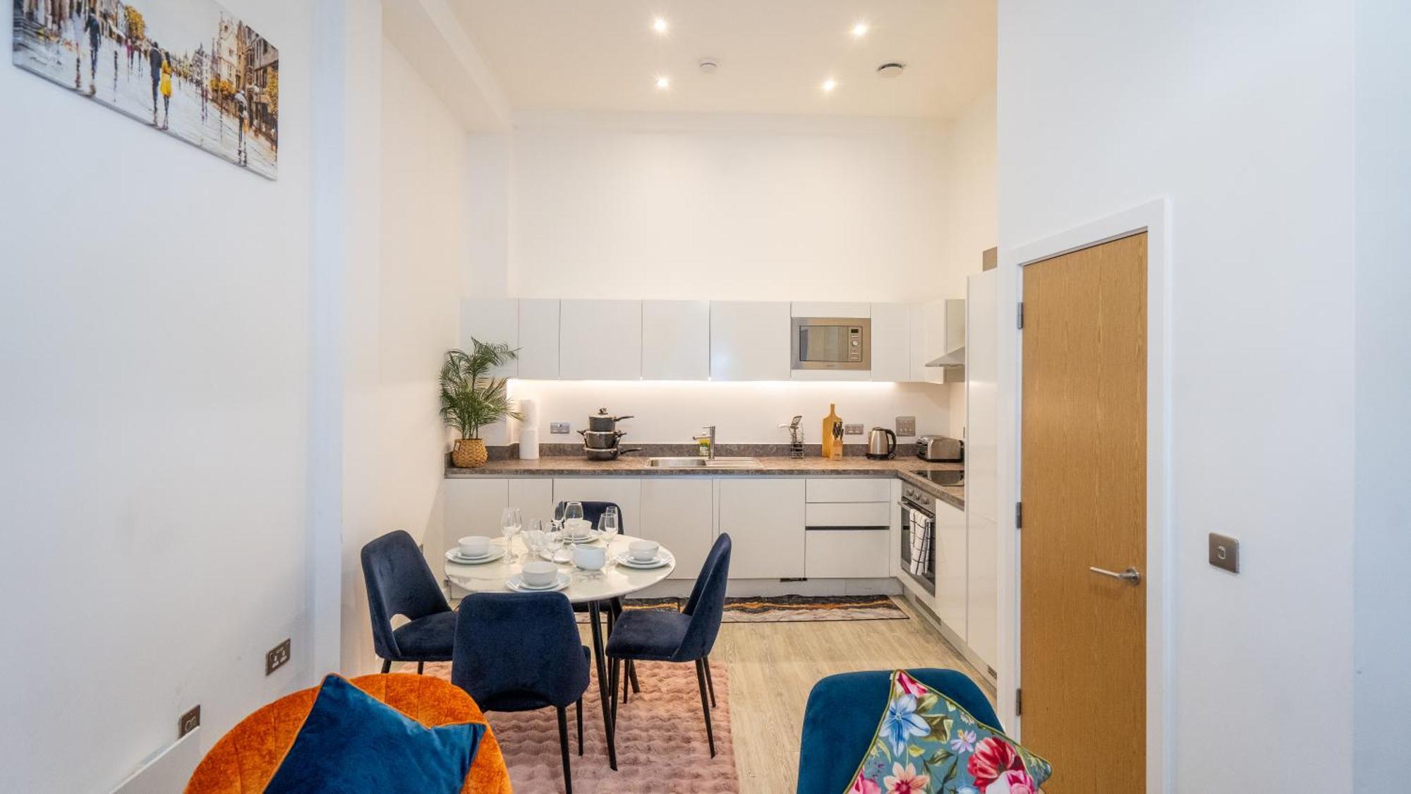 Mega7 Luxury 2bedrooms - 2baths, 3toilets Balcony And Free Car Park *