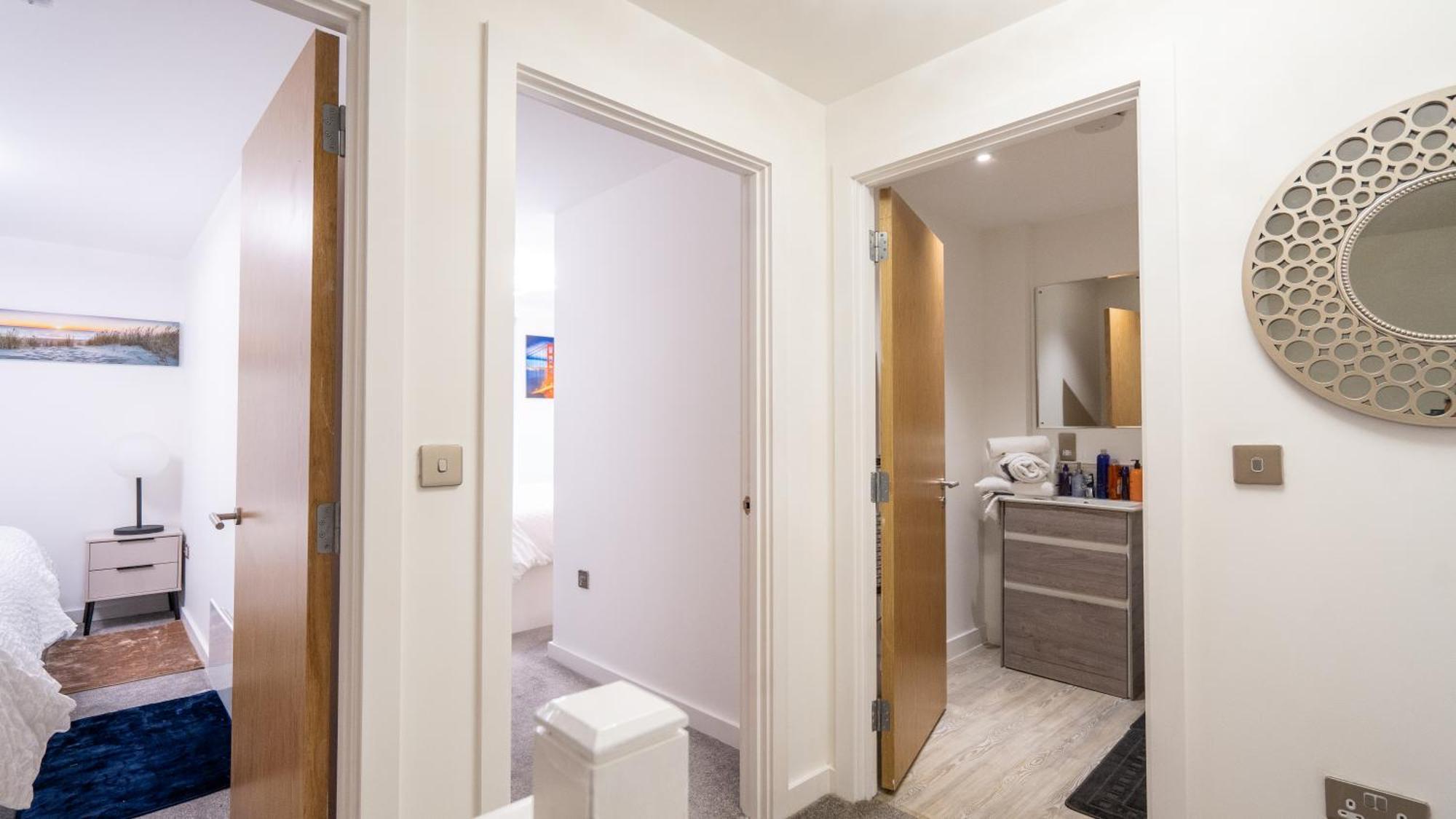 Mega7 Luxury 2bedrooms - 2baths, 3toilets Balcony And Free Car Park Manchester