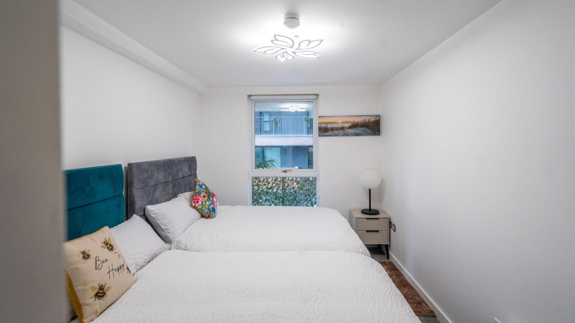 Villa Mega7 Luxury 2bedrooms - 2baths, 3toilets Balcony And Free Car Park Manchester
