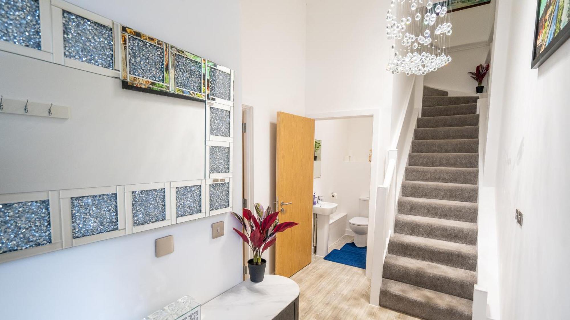 Mega7 Luxury 2bedrooms - 2baths, 3toilets Balcony And Free Car Park Manchester