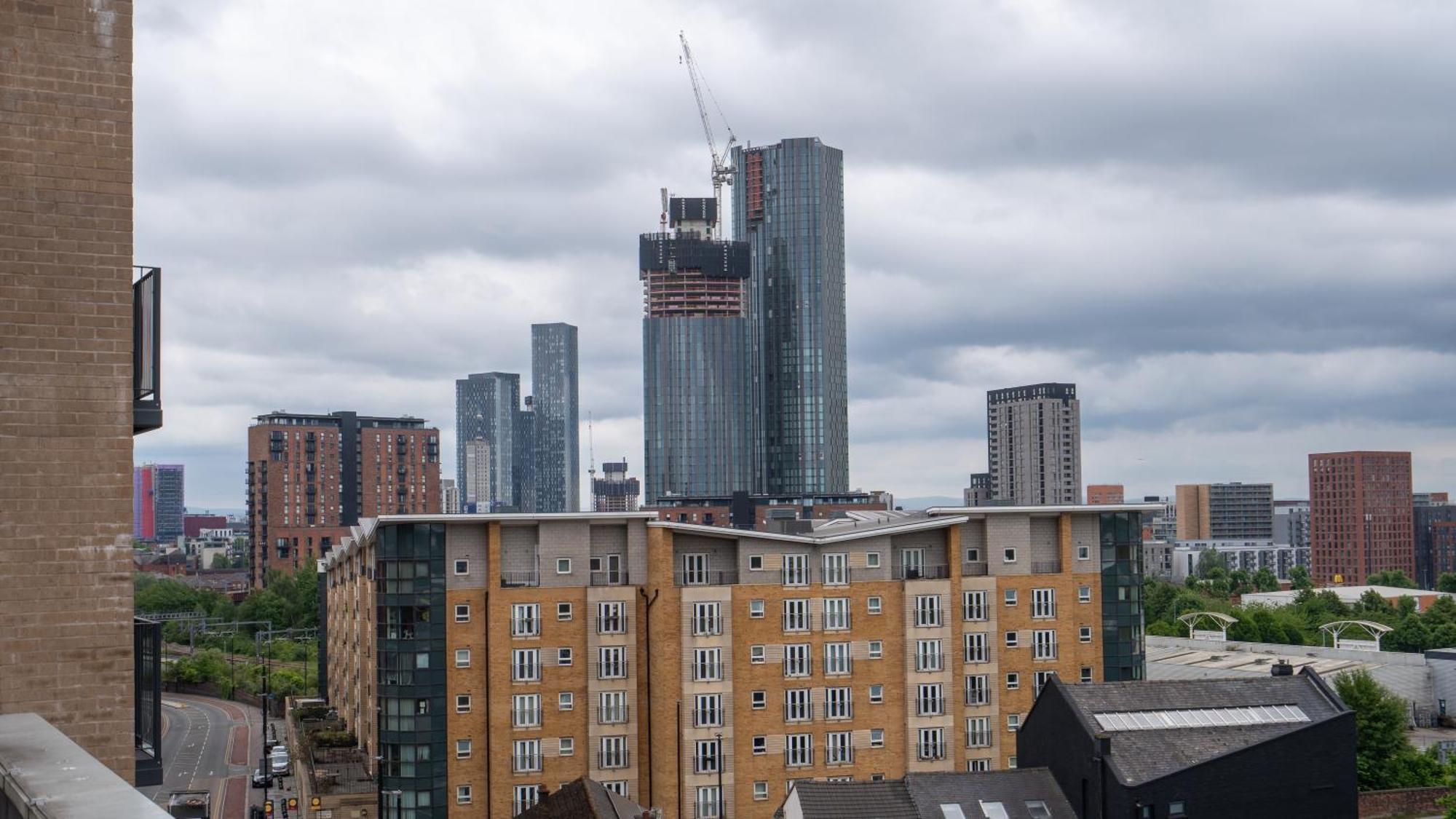 Mega7 Luxury 2bedrooms - 2baths, 3toilets Balcony And Free Car Park * Manchester
