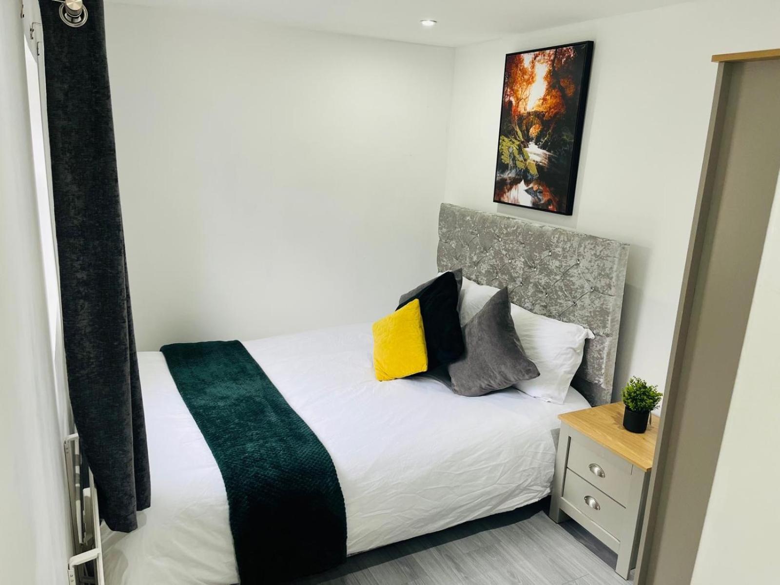 Cosy Ground Floor Apartment-free Parking *