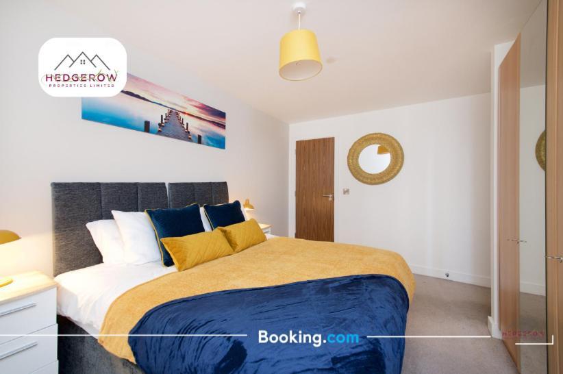 Hedgerow Urban Oasis: Spacious 3-bedroom Getaway * Manchester