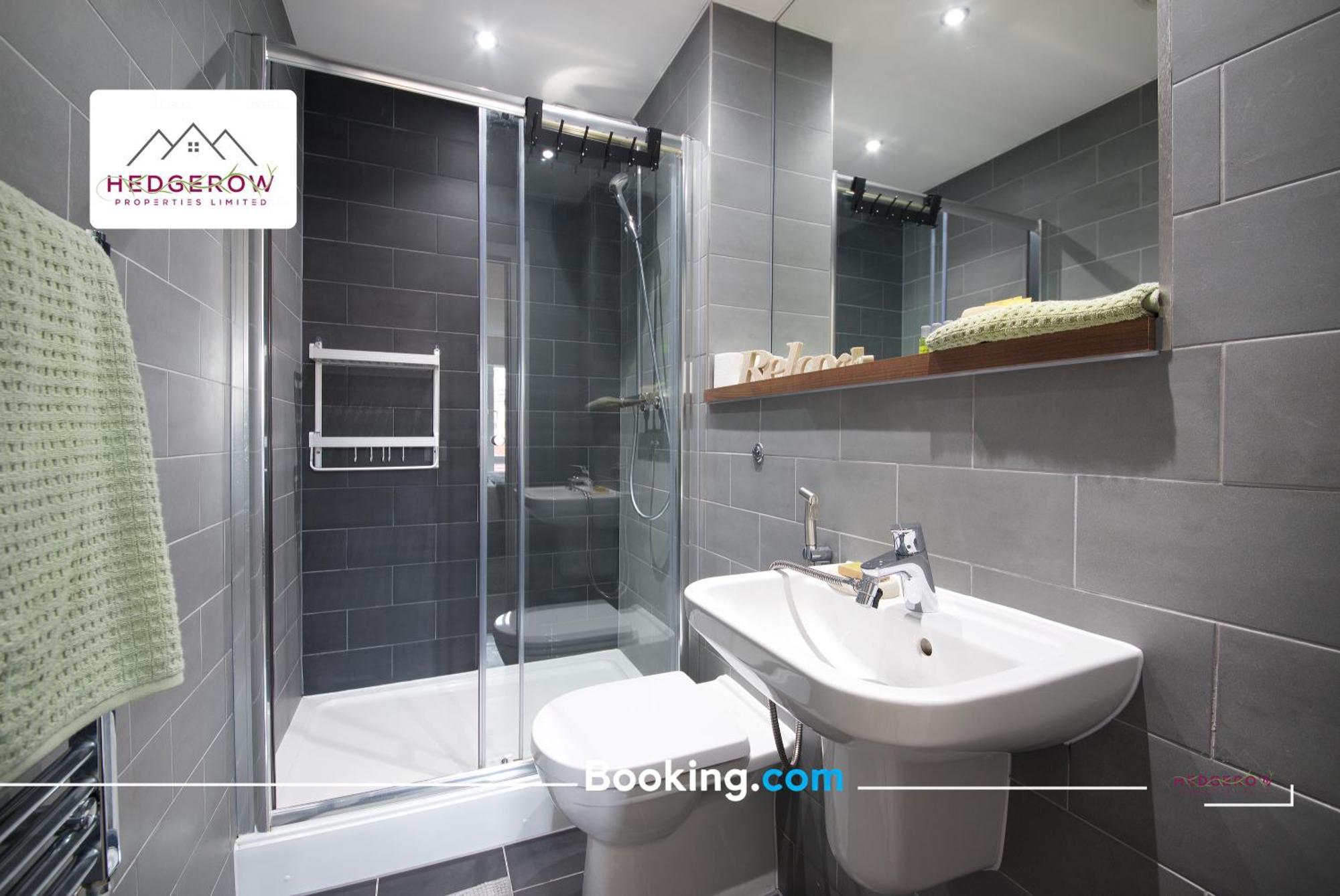 Apartment Centre By Hedgerow Manchester