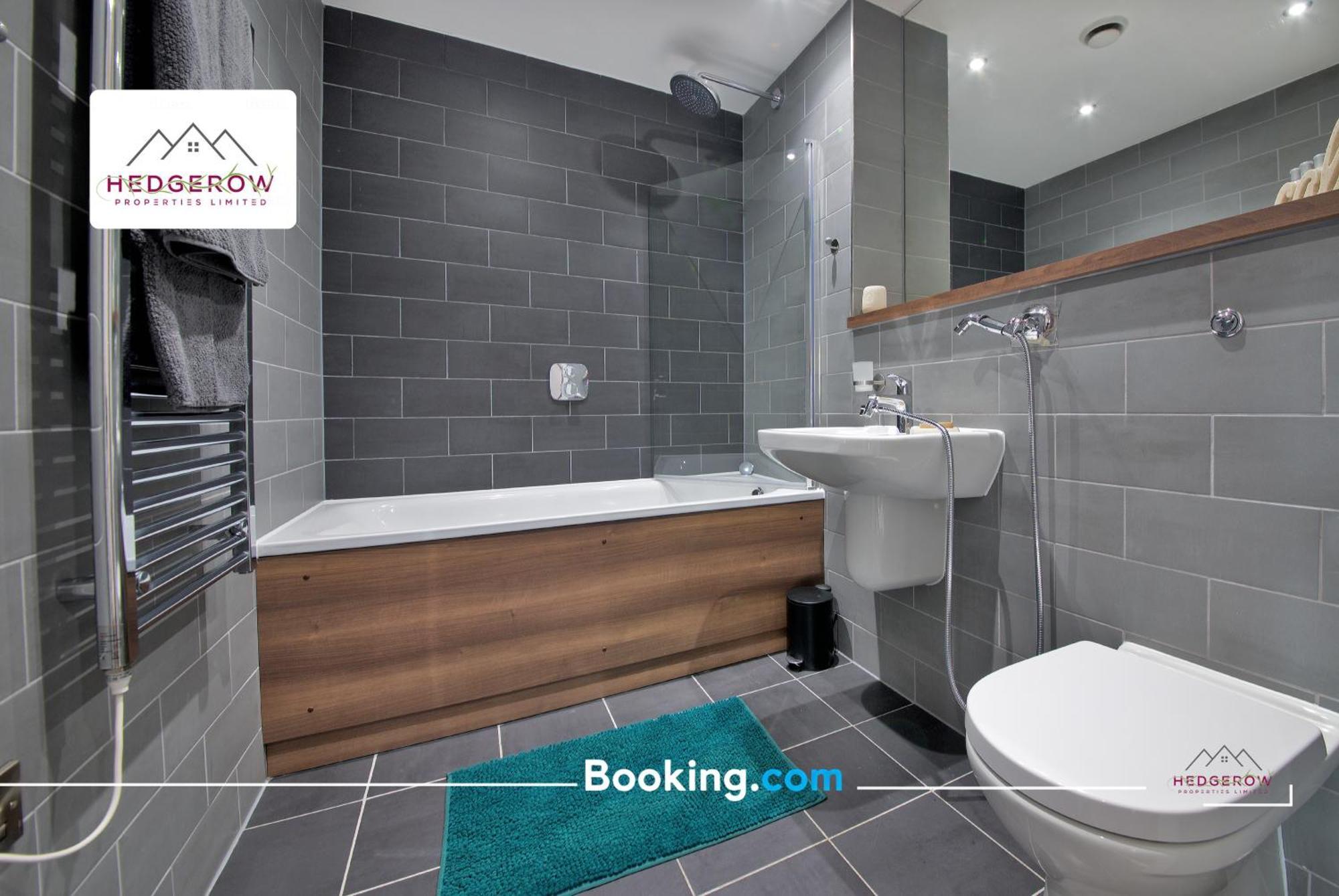 Apartment Centre By Hedgerow Manchester