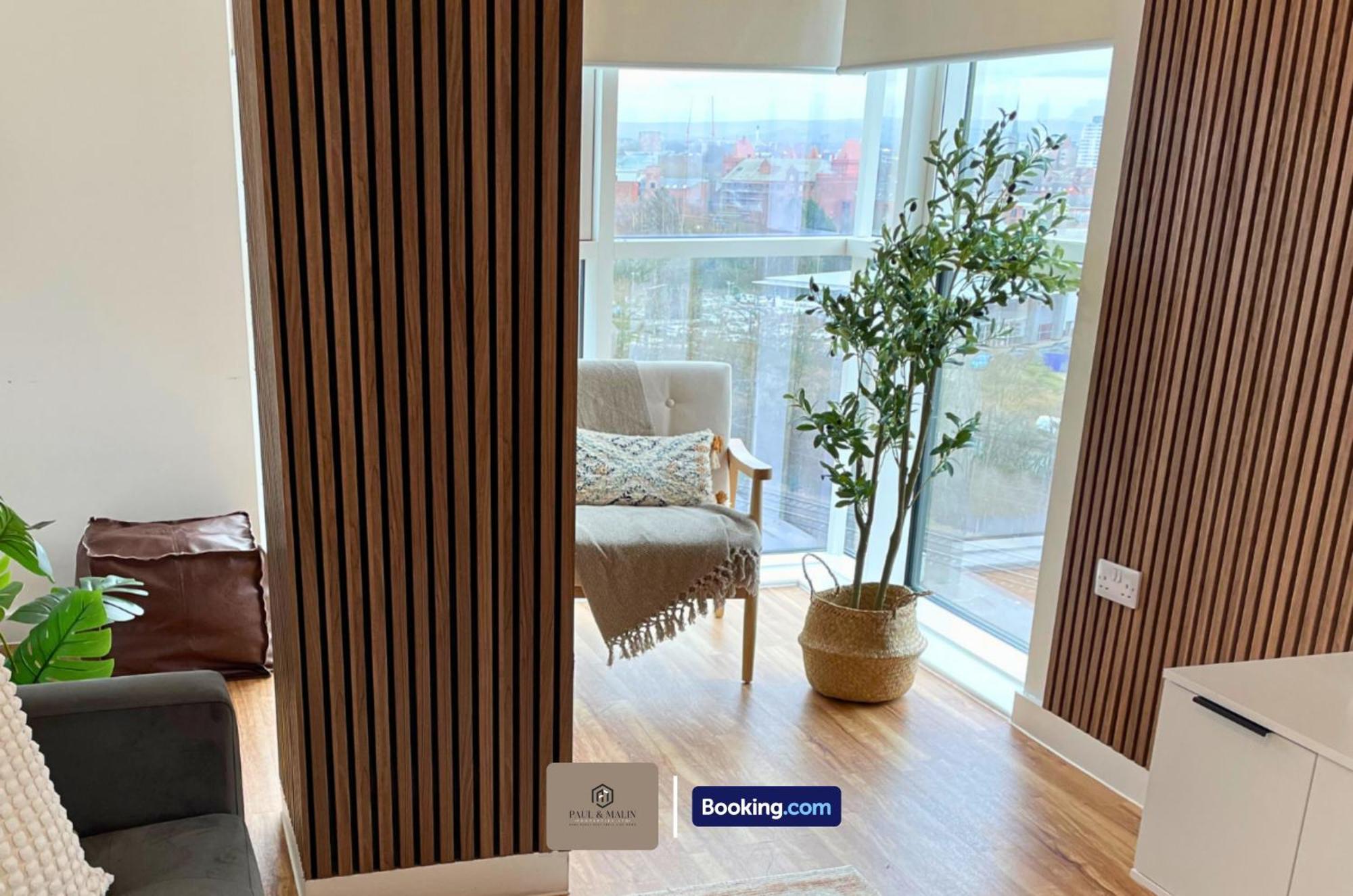 Apartment 3 Bedroom By Paul & Malin Short Lets & Serviced With Free Parking & Gym Access Manchester