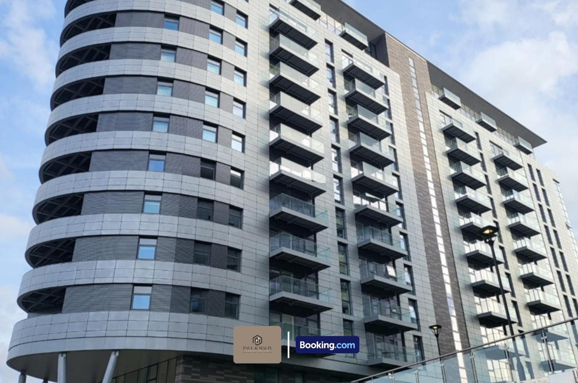 3 Bedroom By Paul & Malin Short Lets & Serviced With Free Parking & Gym Access