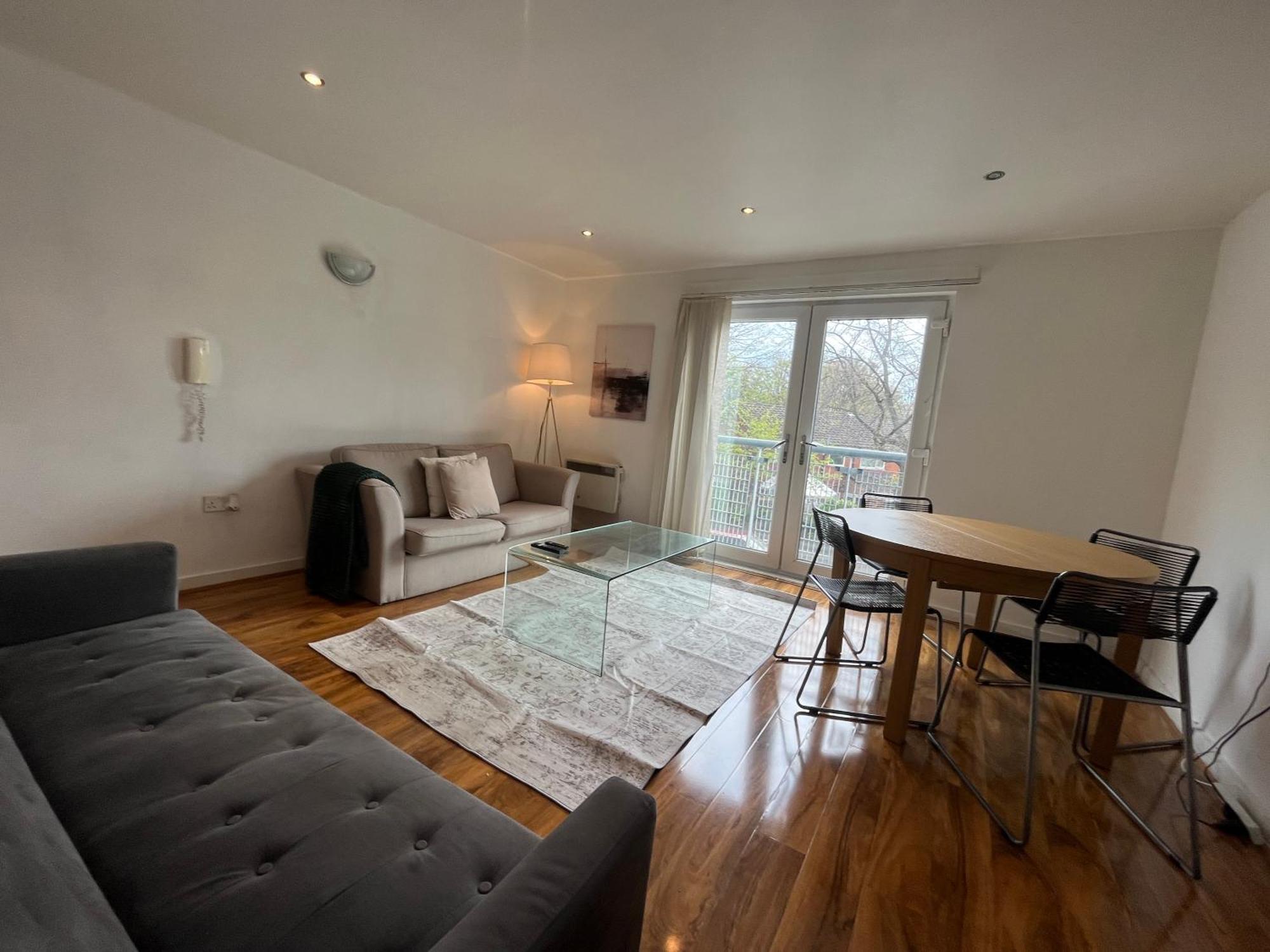 Cosy 2 Bedroom In Apartment