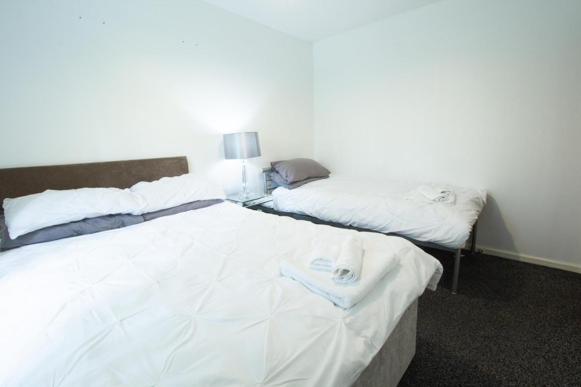 2 Bed Townhouse, Sleeps 5, Close To Centre * Manchester