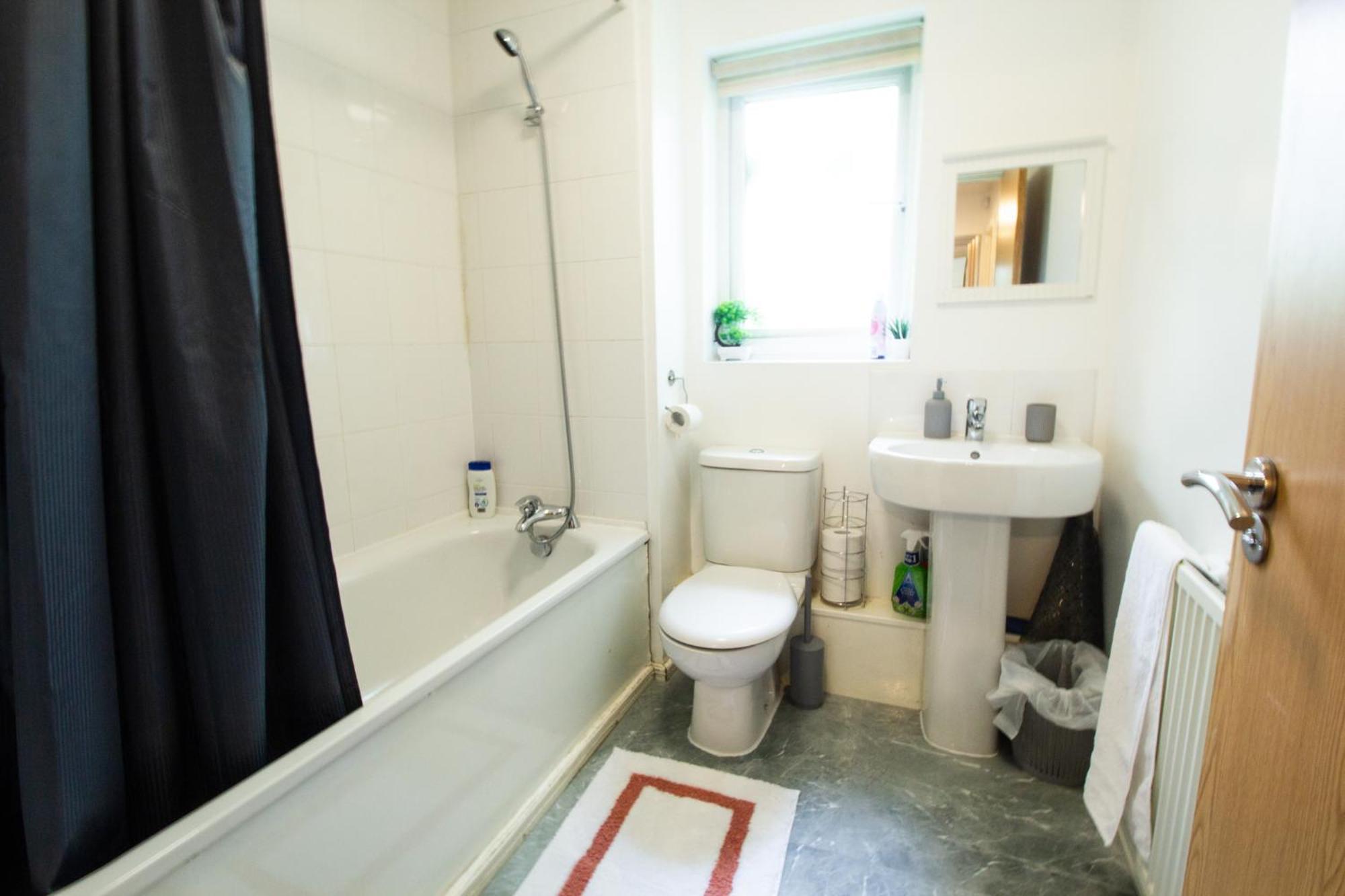 2 Bed Townhouse, Sleeps 5, Close To Centre Apartment *