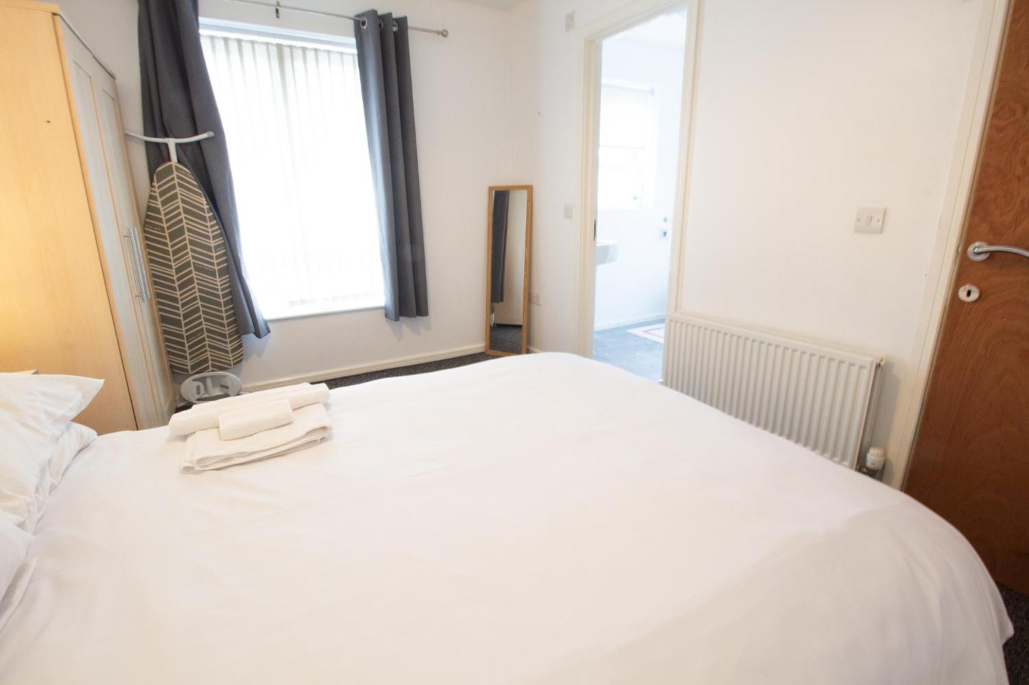 2 Bed Townhouse, Sleeps 5, Close To Centre Apartment