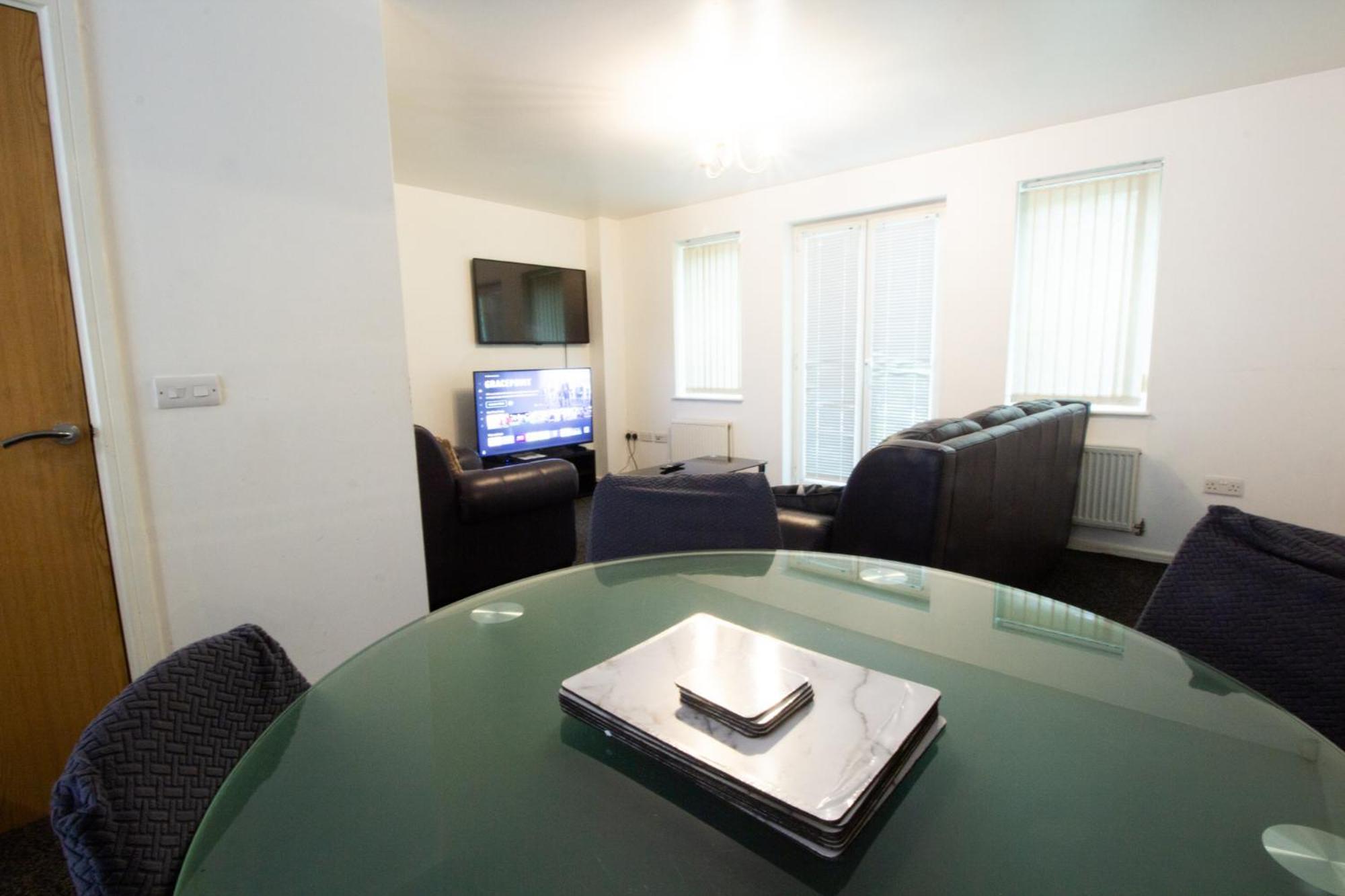 2 Bed Townhouse, Sleeps 5, Close To Centre Apartment *